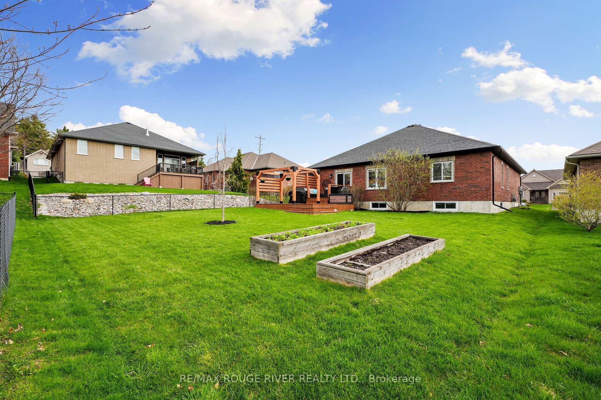 106 Pinnacle Street photo 49