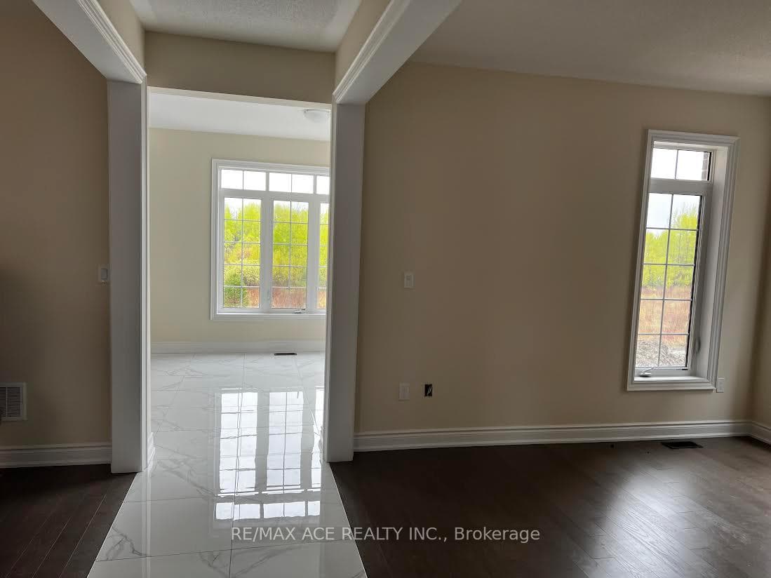 162 Ferragine Crescent photo 5