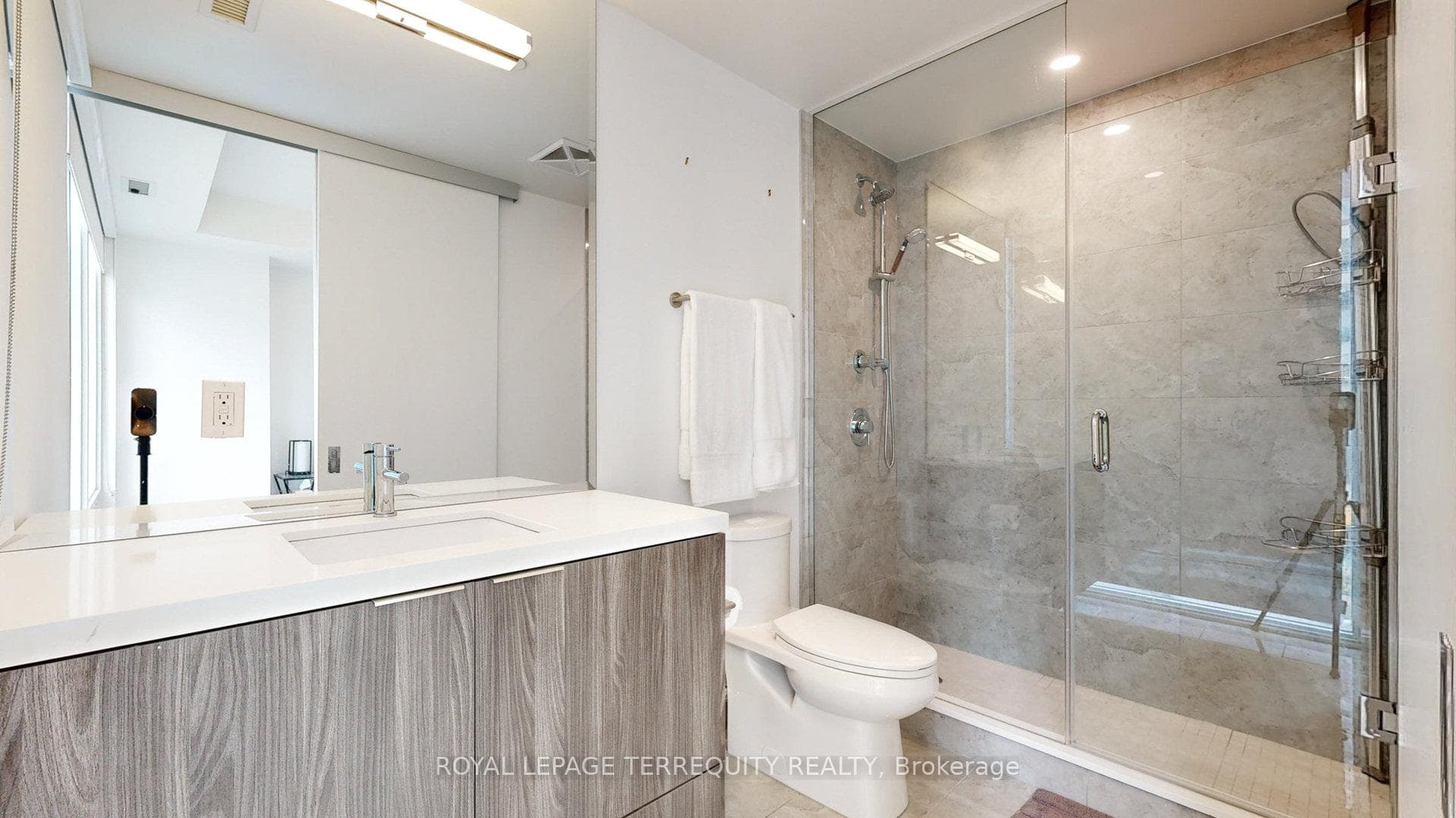 15 Queens Quay Unit 320 photo 31