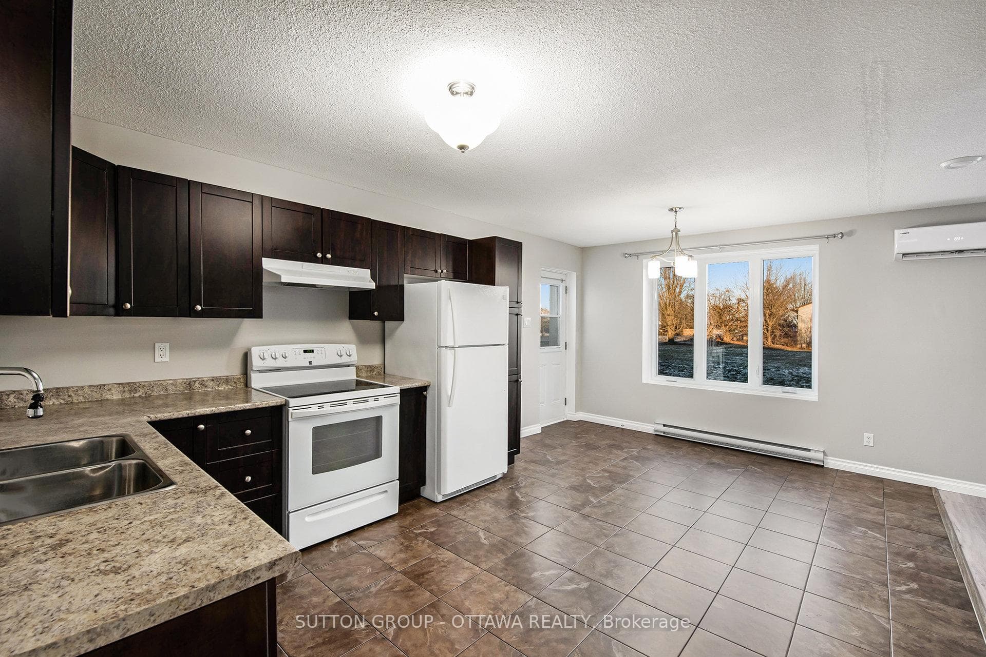 2461 DUNNING Road Unit 2 photo 4