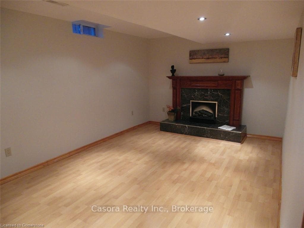 2289 Dunforest Crescent photo 16