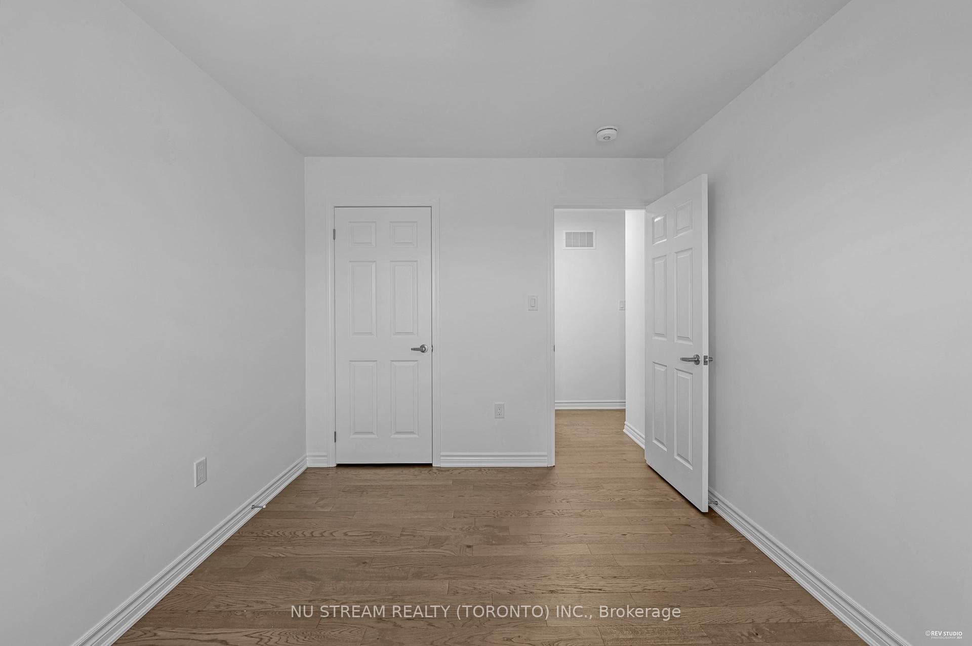 3034 Merrick Road photo 33