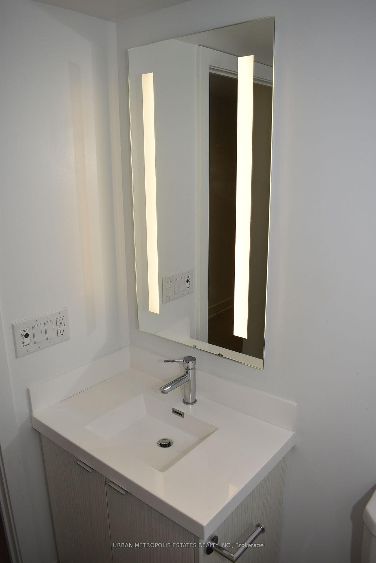 5 Mabelle Avenue Unit 1433 photo 4
