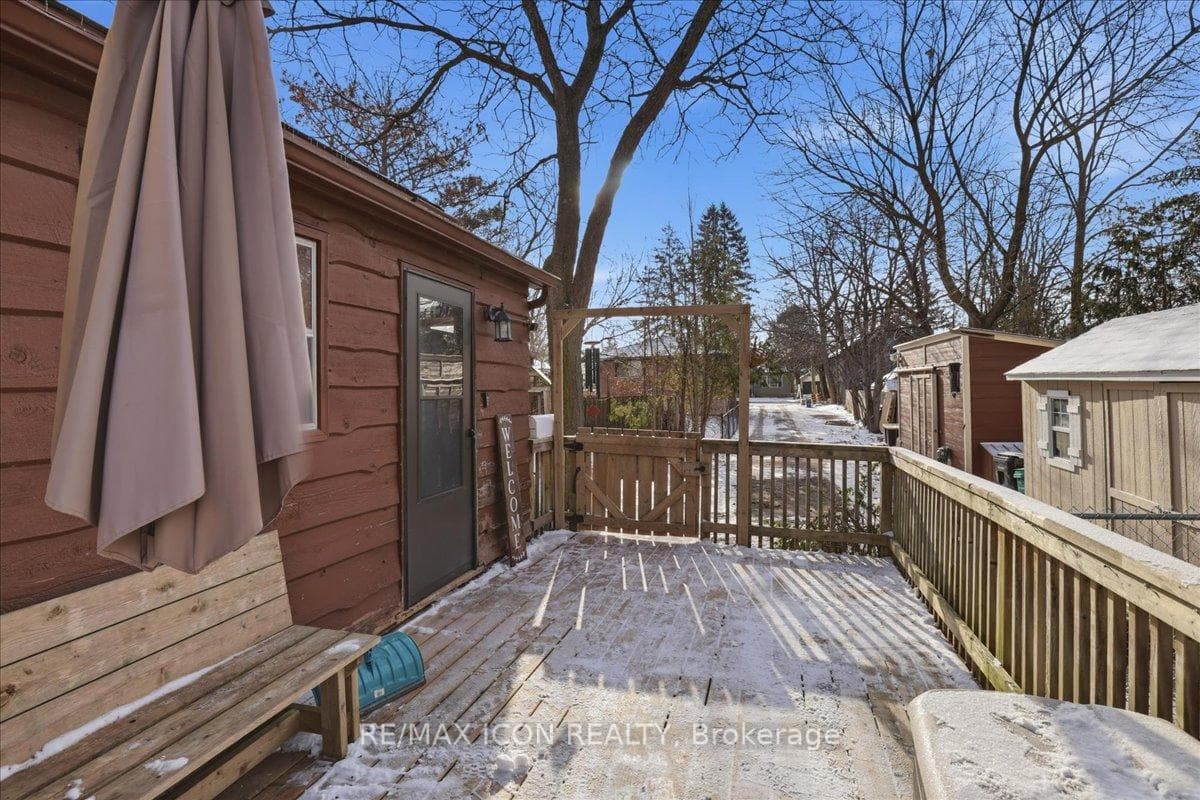 298 Queen Street photo 31