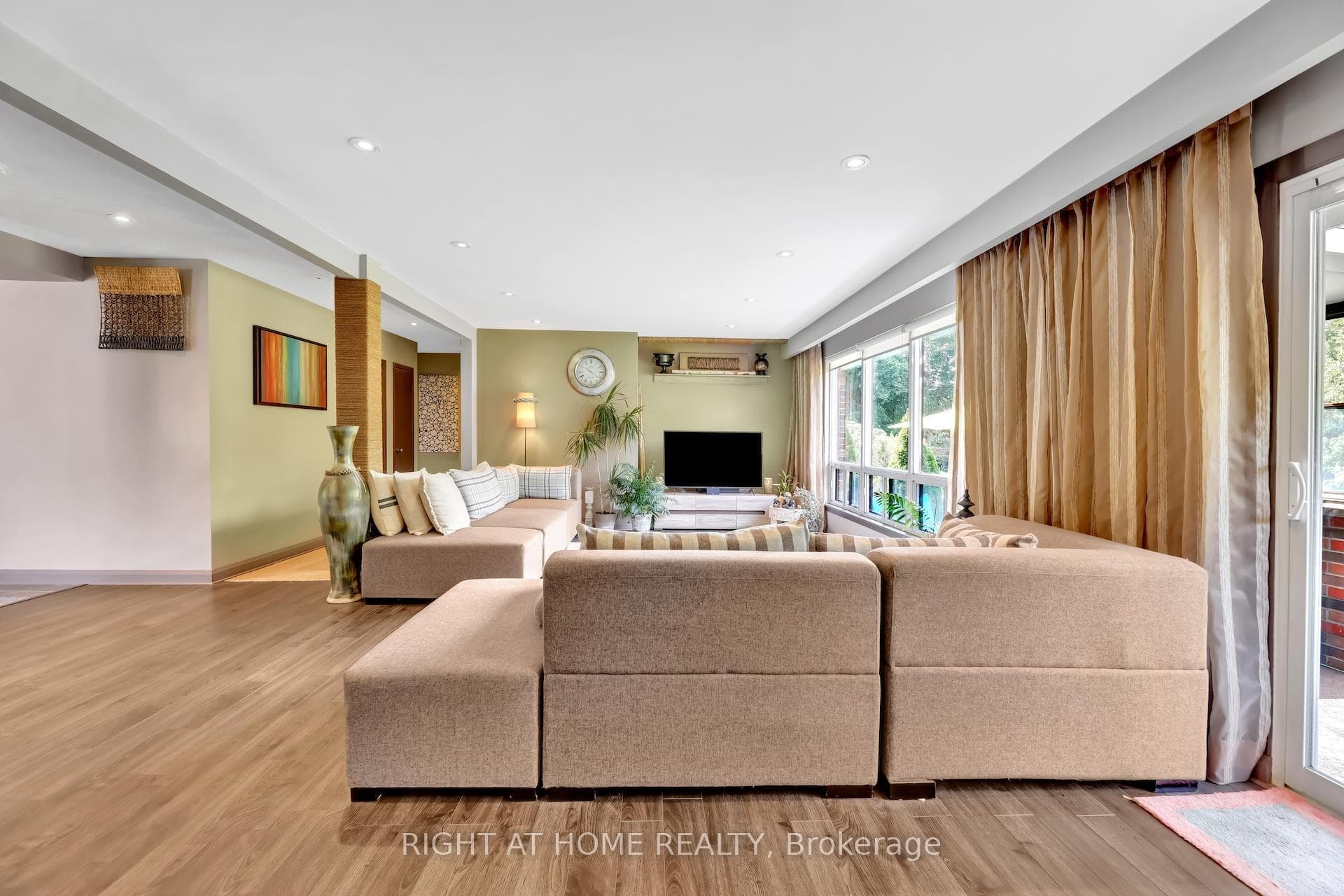 1369 Tyneburn Crescent photo 10