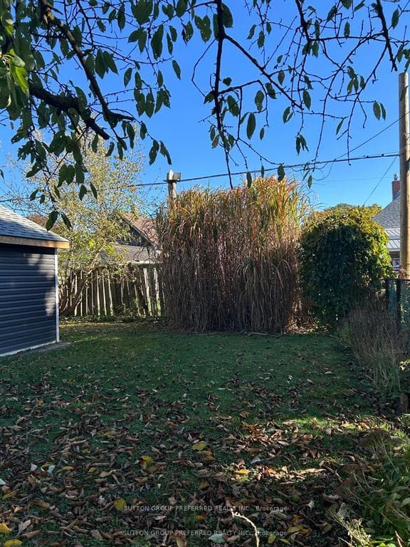 272 Sanders Street photo 18