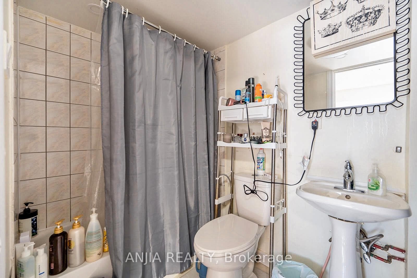 82 Belford Crescent photo 35