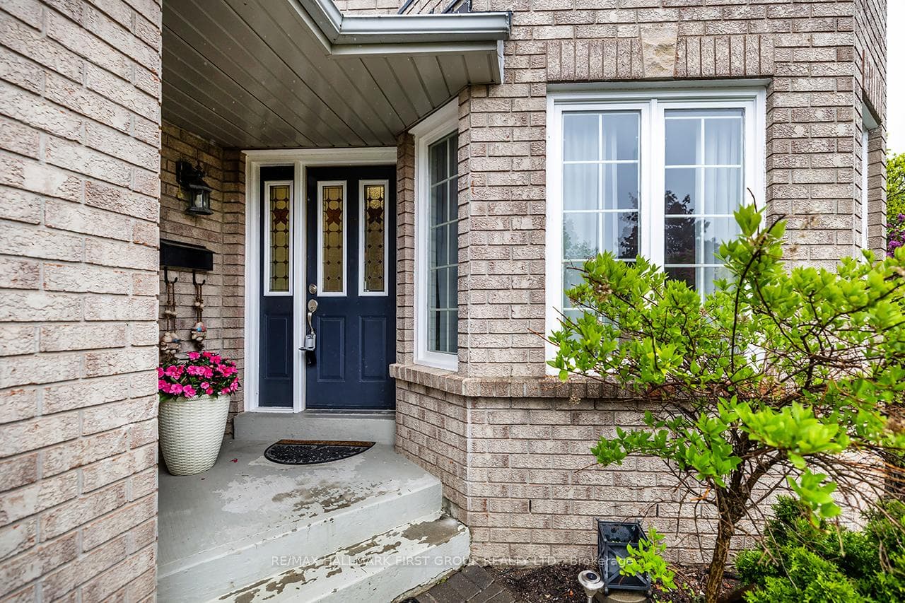 1 Watersdown Crescent photo 3