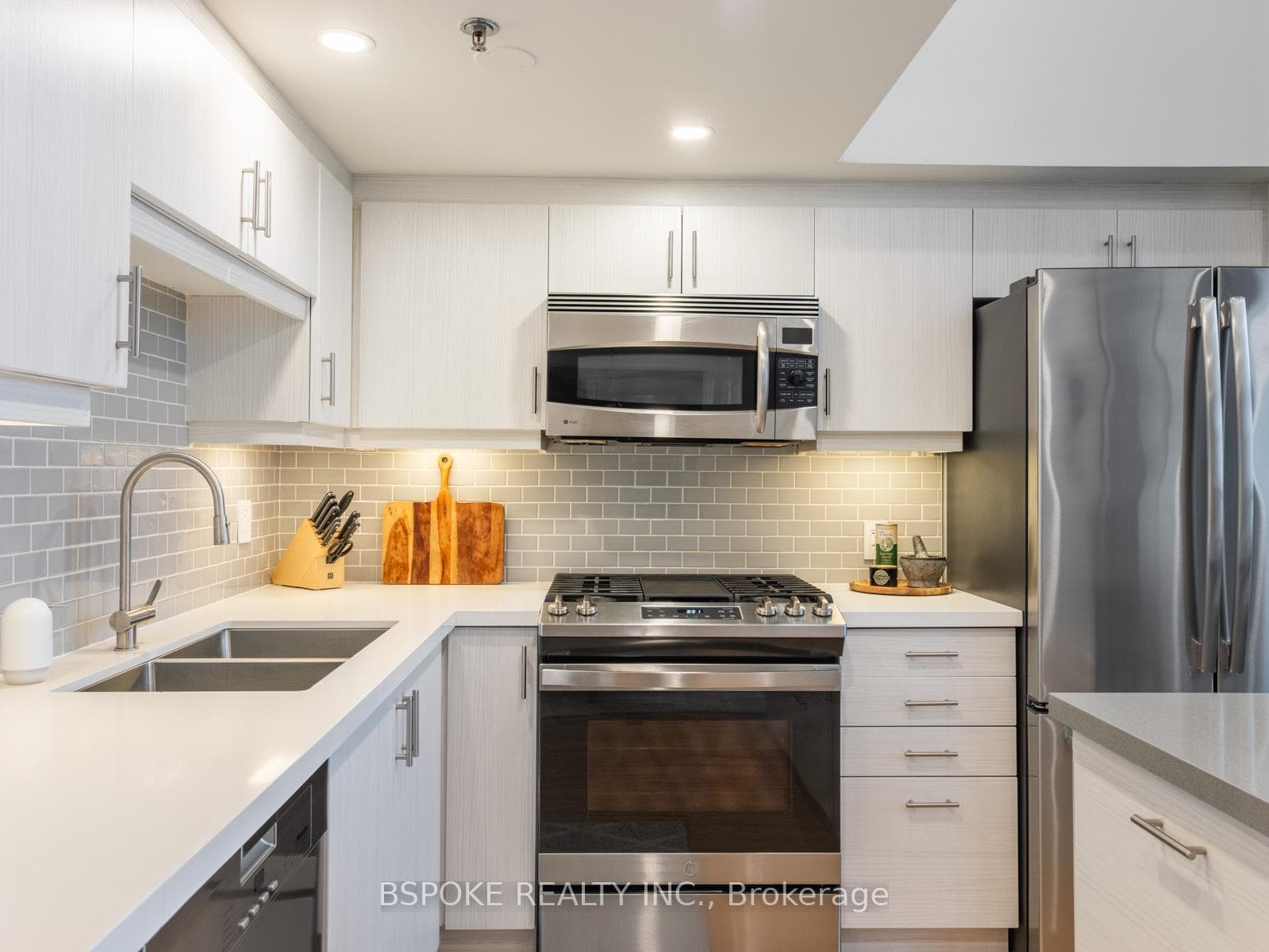 437 Roncesvalles Avenue Unit 113 photo 16
