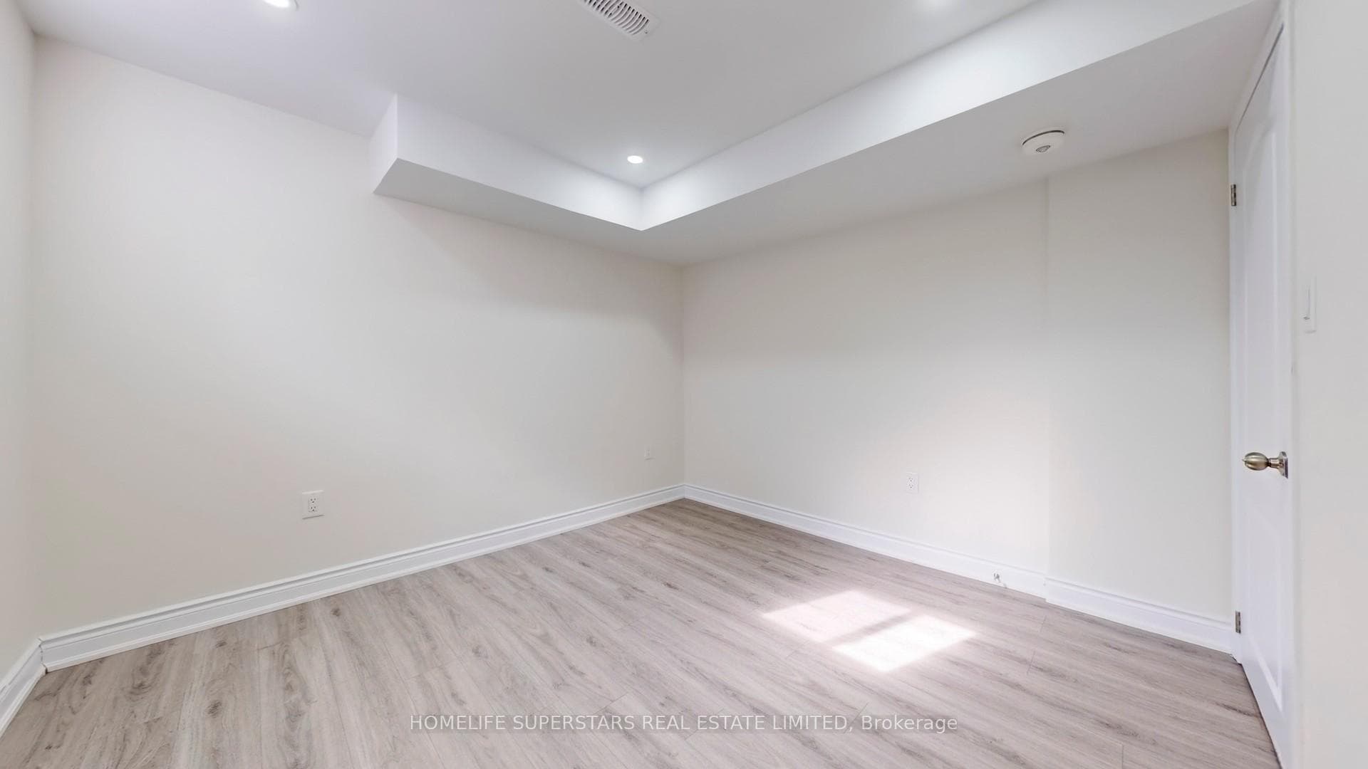 1106 Little Crescent photo 42