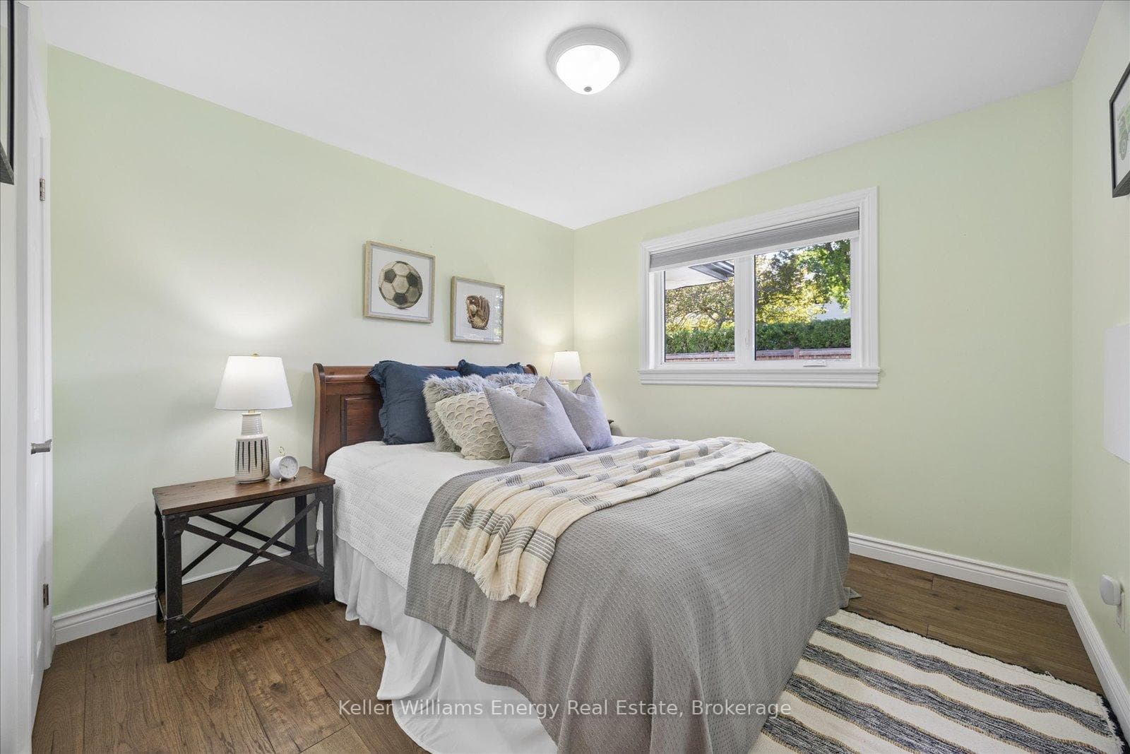 744 Glengrove Street photo 19