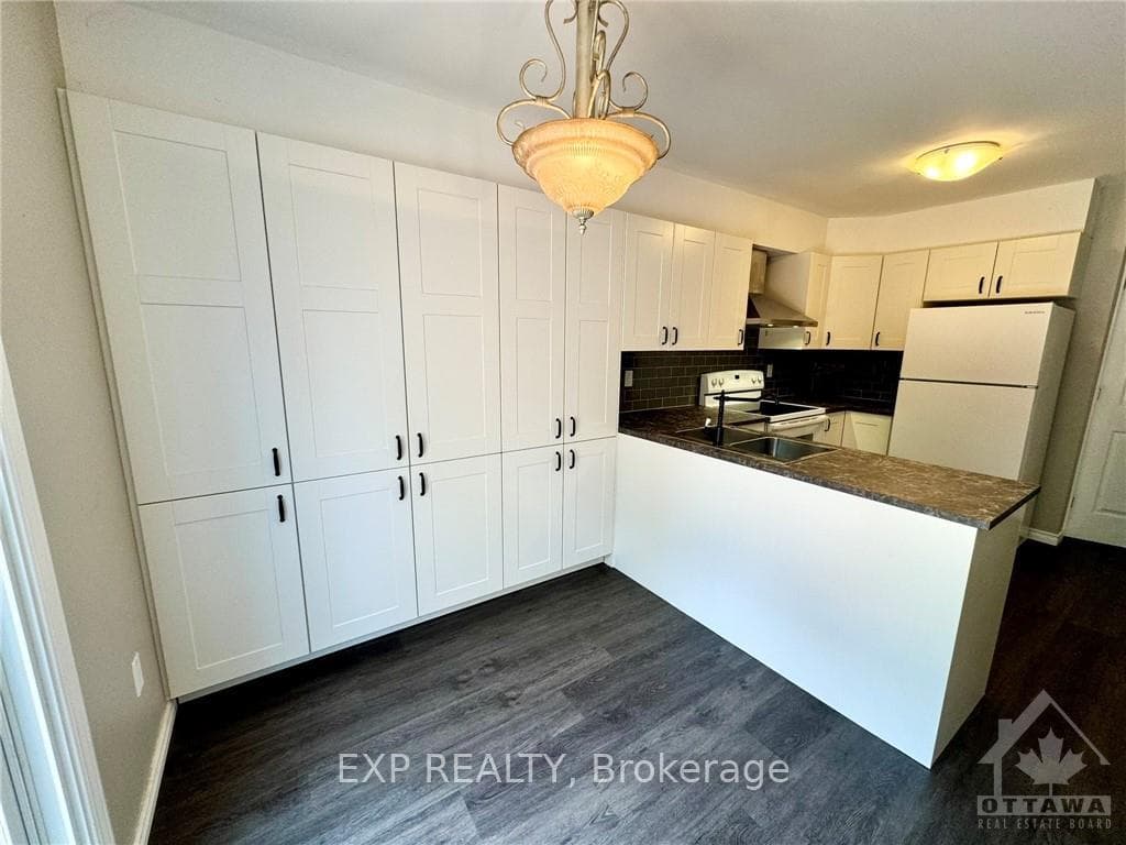 95 LANGSTROM Crescent photo 12