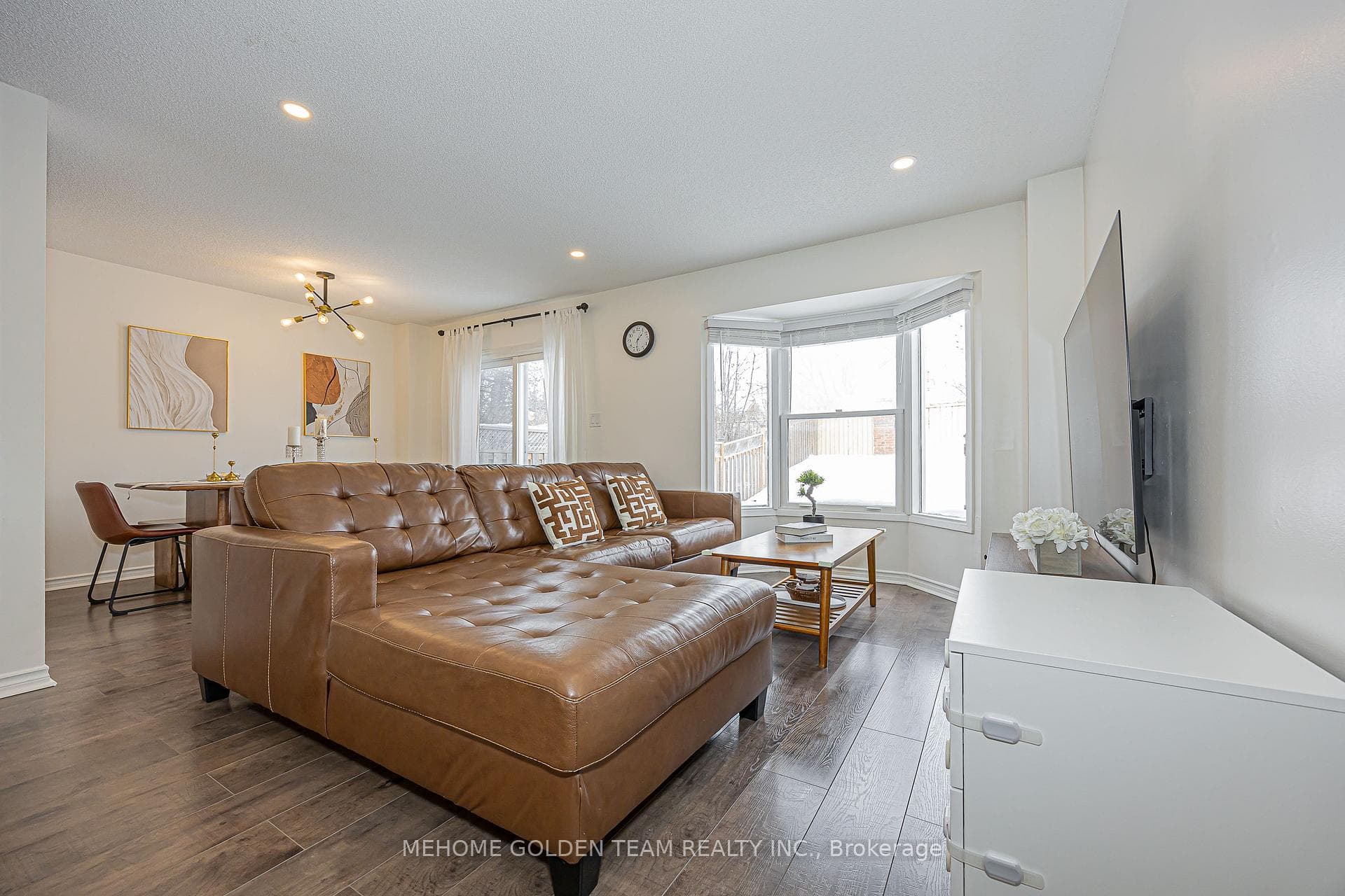 53 Steepleview Crescent photo 15