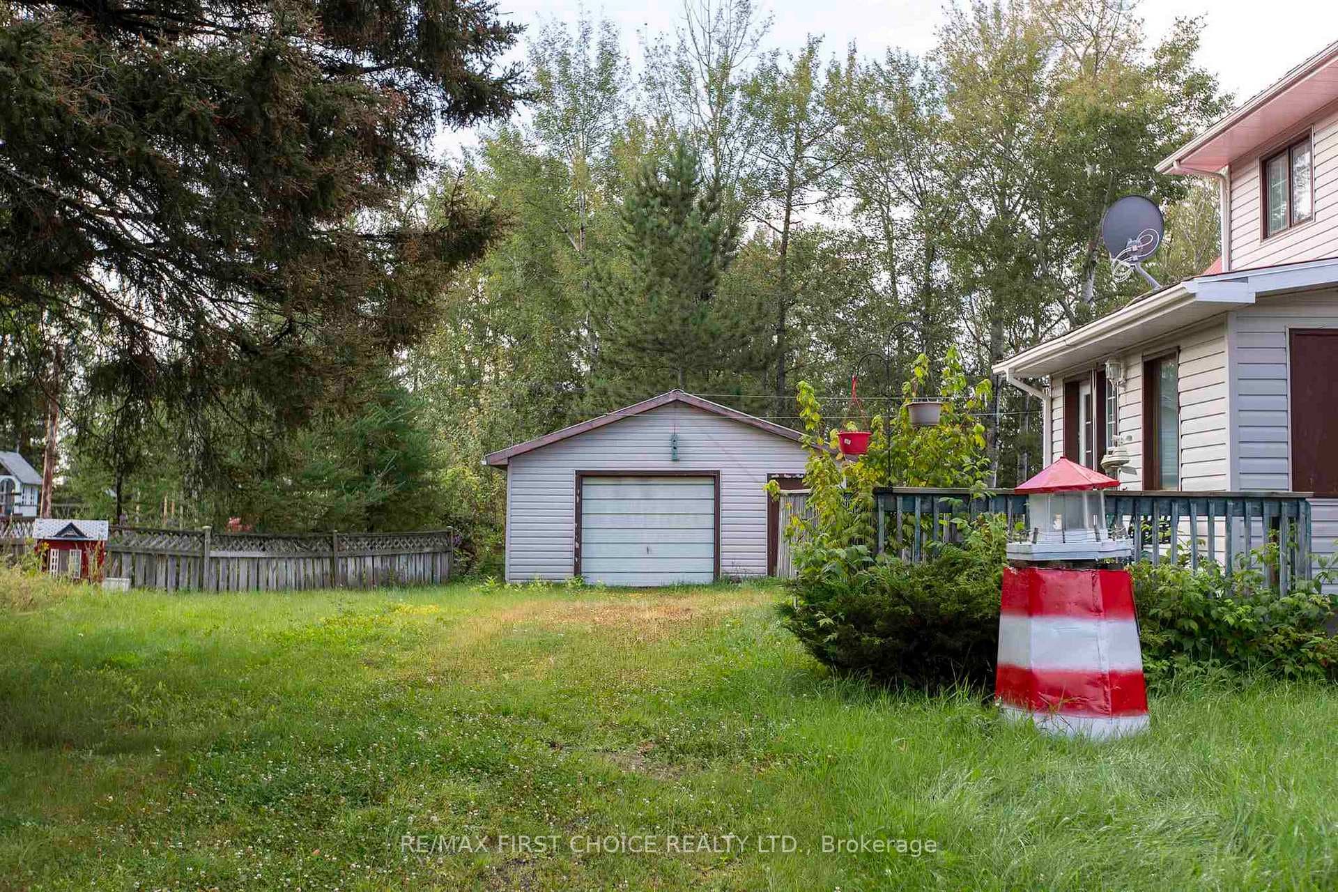 536 Balsam Street photo 37