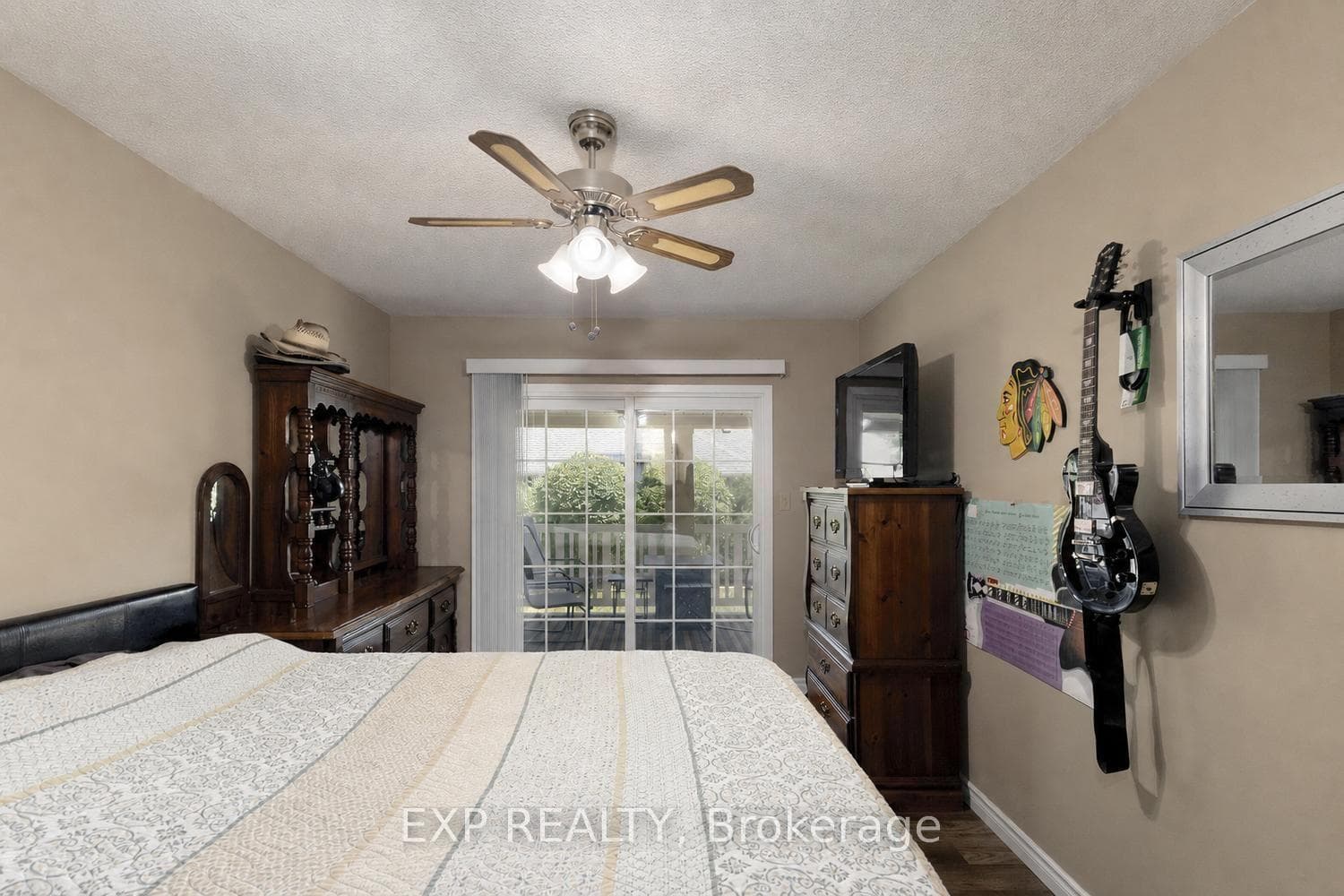 69 Hawkins Crescent photo 17
