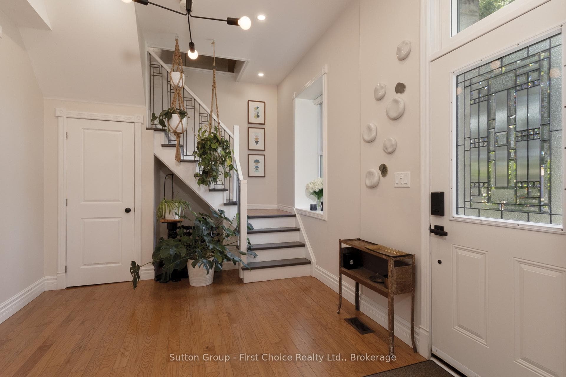 293 Wellington Street photo 6