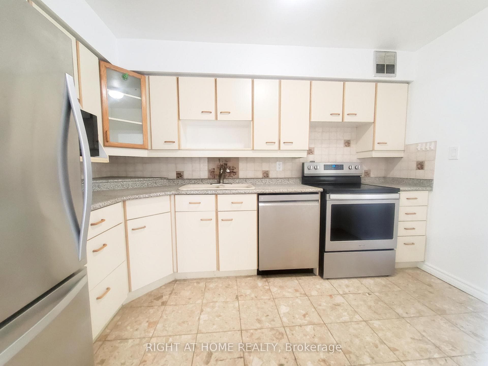 3300 Don Mills Road Unit 607 photo 10