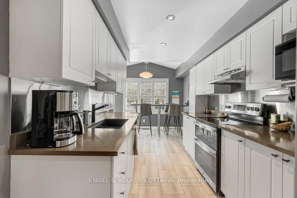 64 Folison Street photo 9