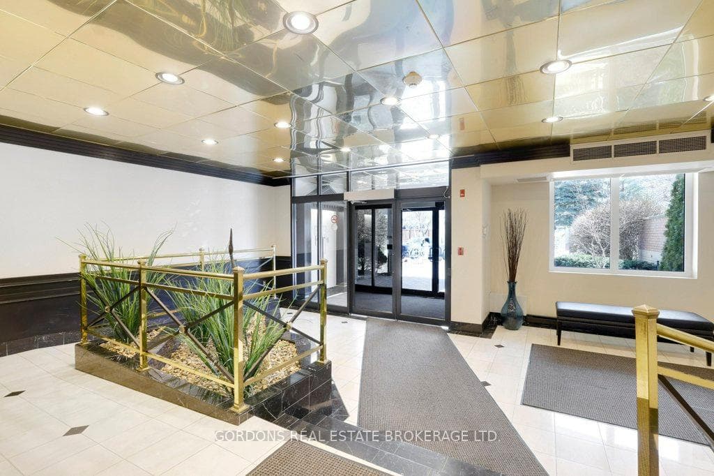 3099 Carling Avenue Unit 103 photo 4