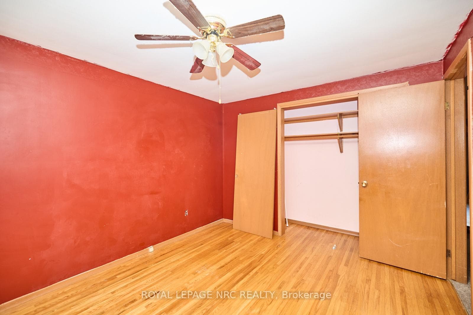 8 Huntley Crescent photo 17