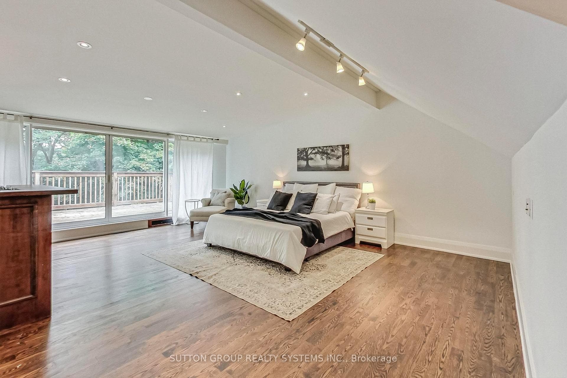 22 Hewitt Avenue photo 26