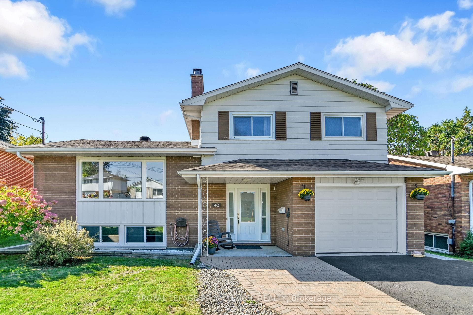 42 Davison Avenue photo 1