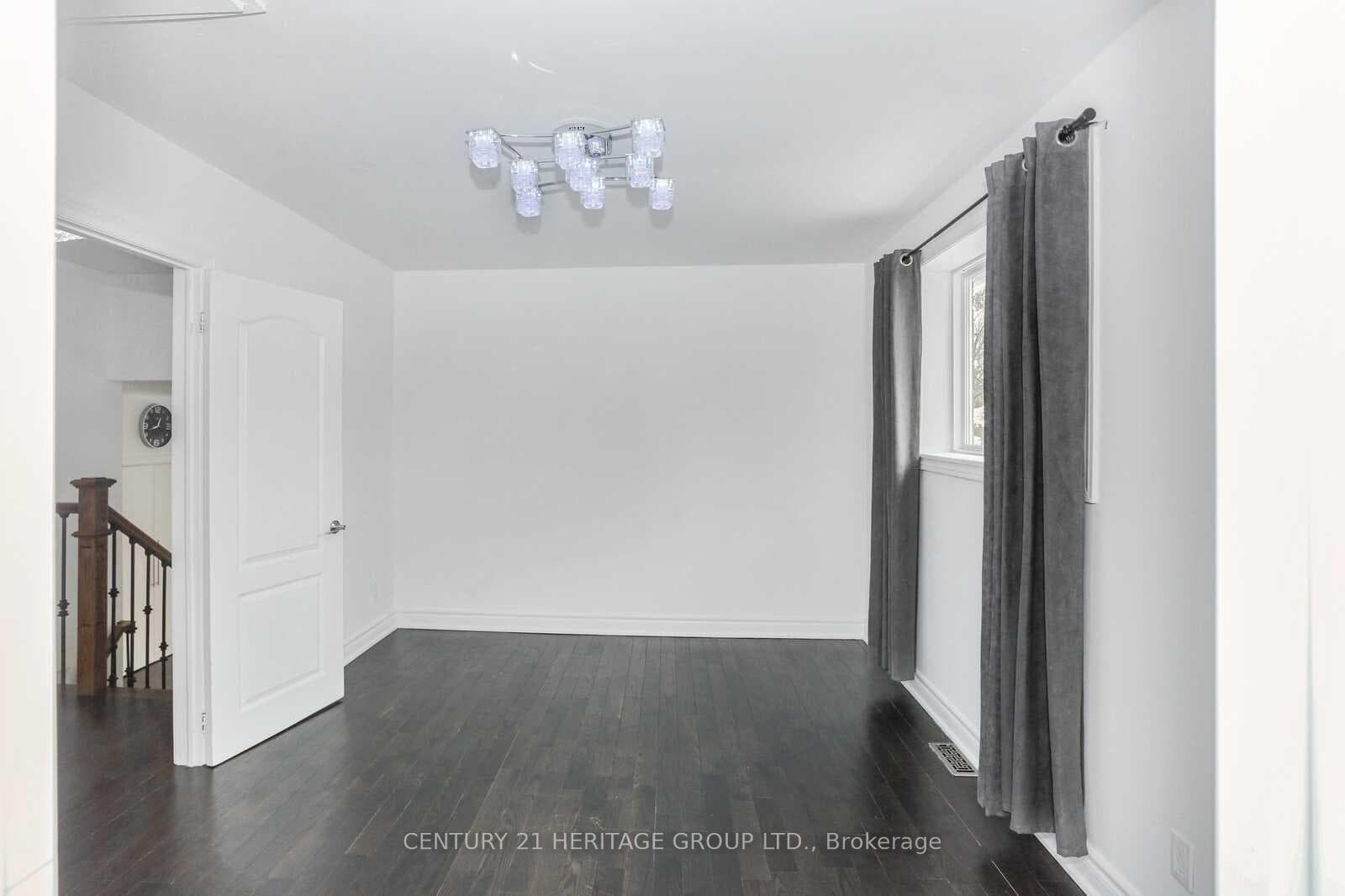 81 Aurora Heights Drive Unit Aurora photo 17