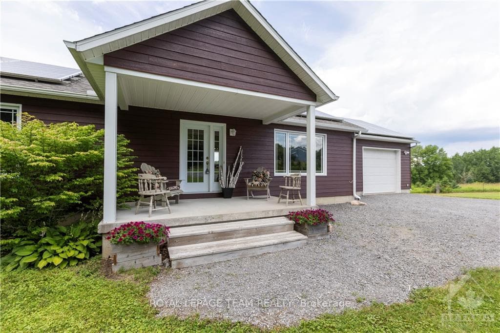 1124 DICKSON Road photo 4