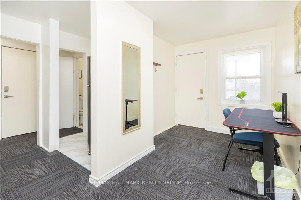 462 BRONSON Avenue Unit 1 photo 5