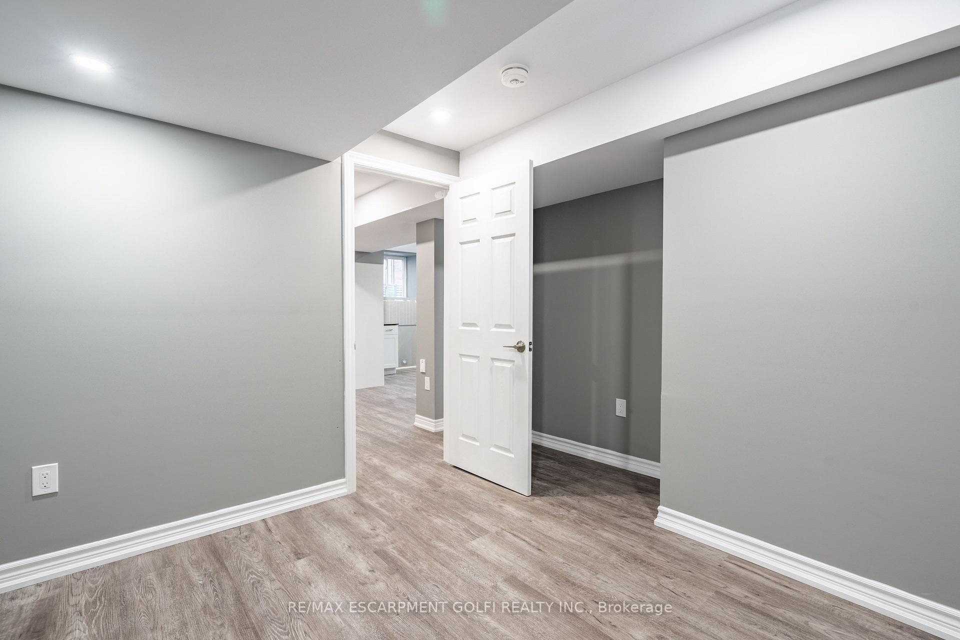 8561 DOGWOOD Crescent photo 37