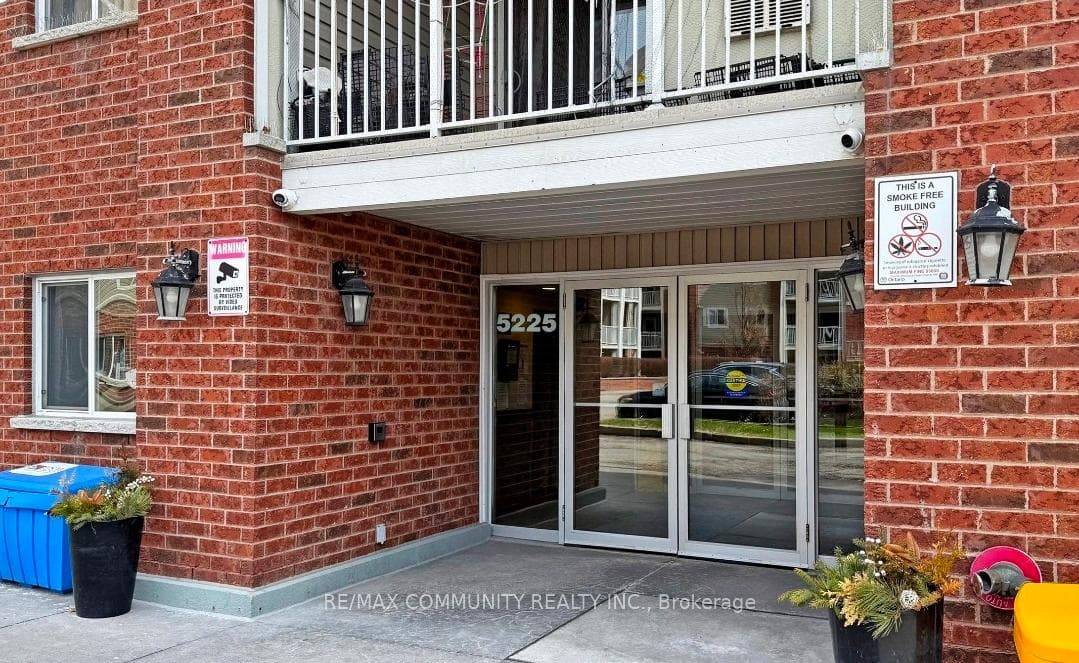 5225 Finch Avenue Unit 423 photo 2