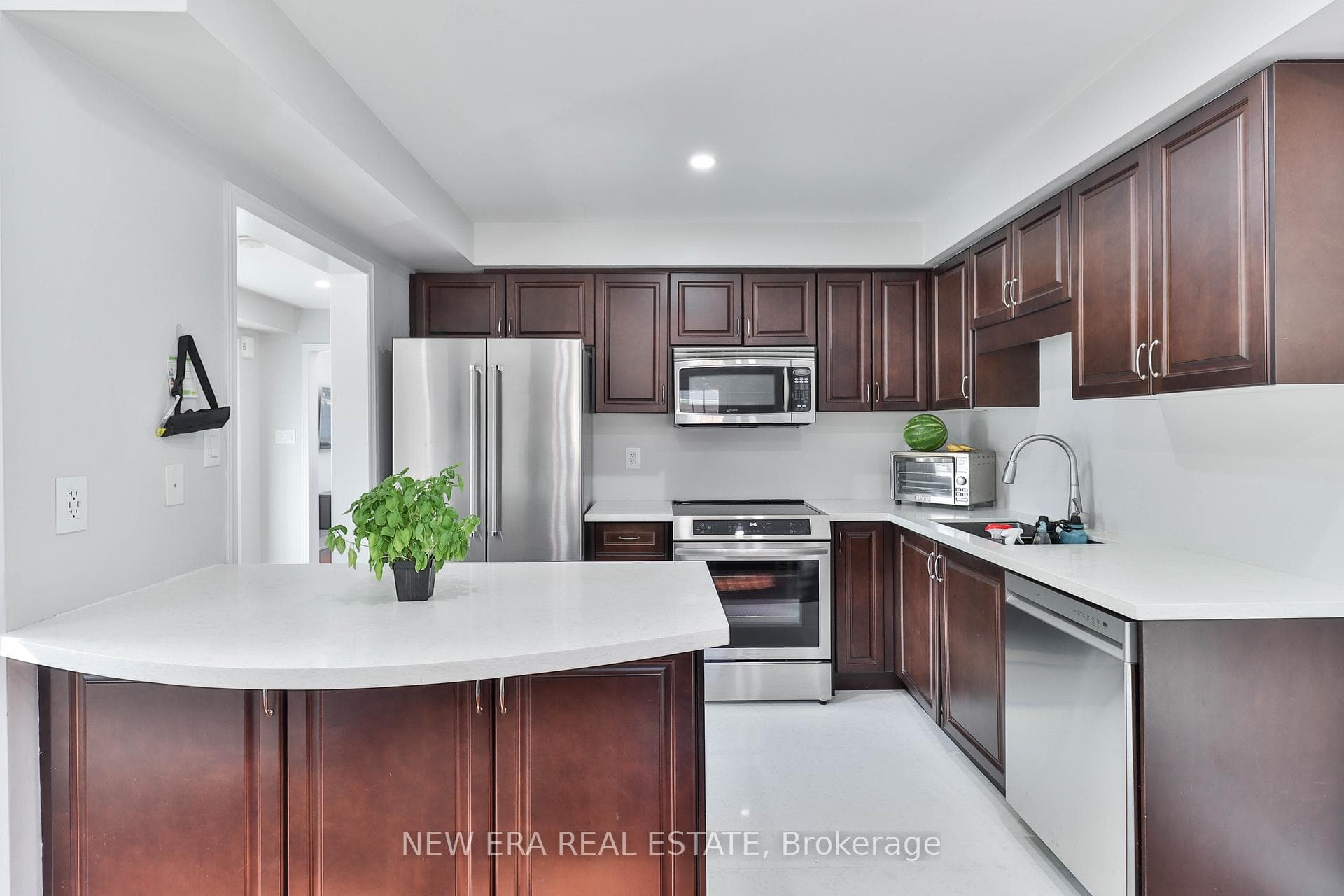 331 Davos Road photo 9