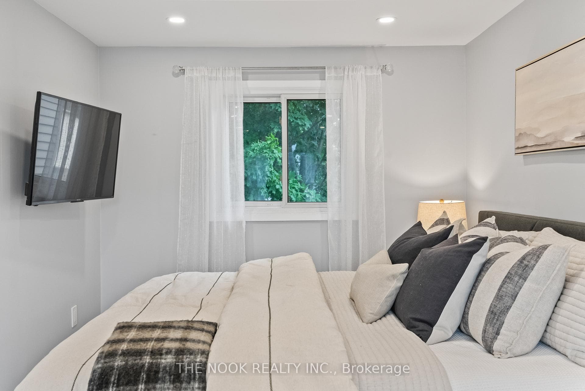 76 Hillhurst Crescent photo 26
