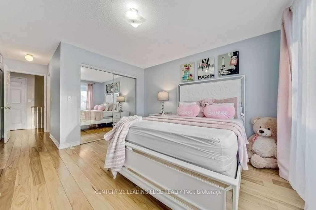 25 Mondeo Drive photo 26