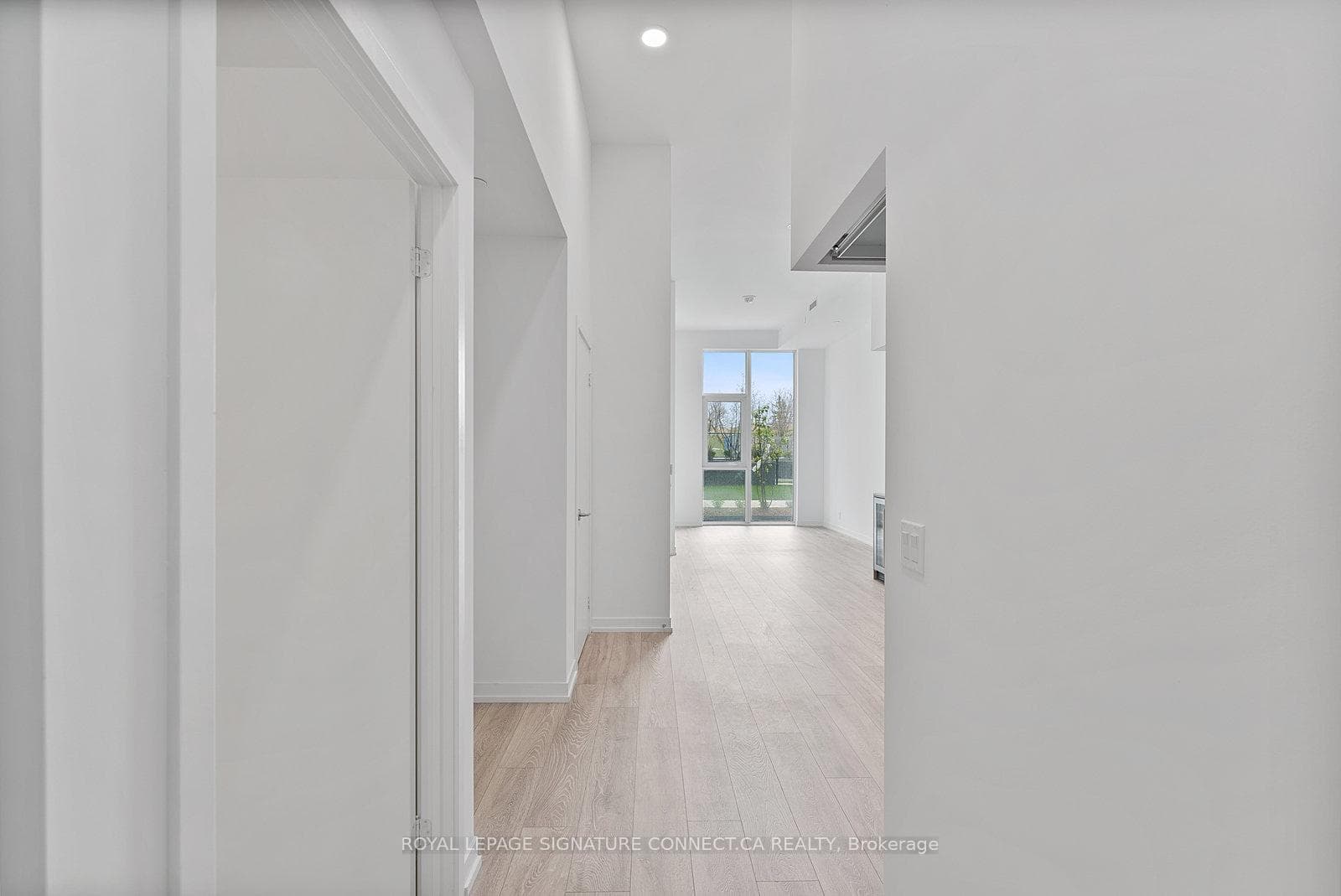 2020 Bathurst Street Unit 202 photo 2
