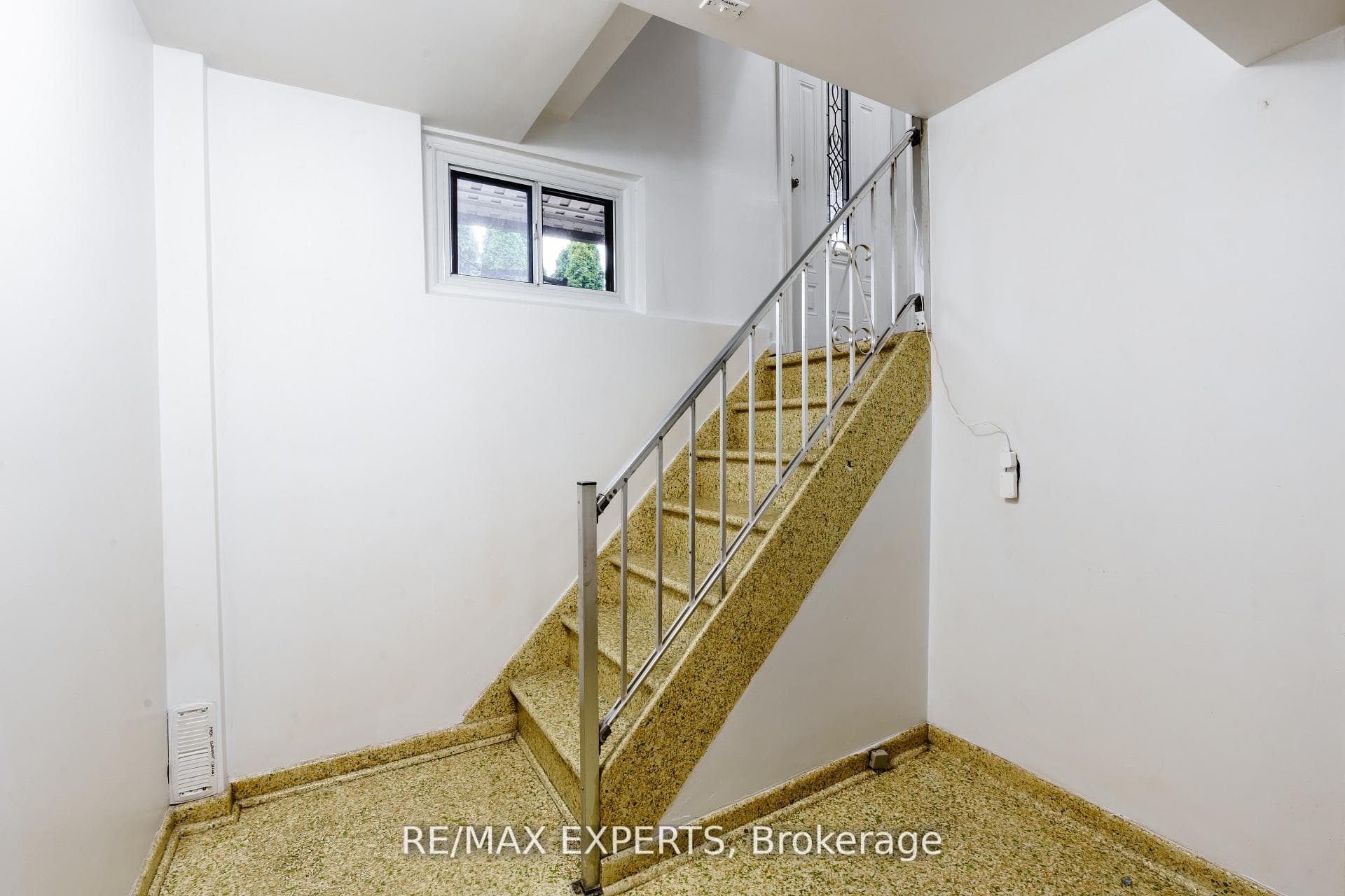 1 Creston Road photo 40