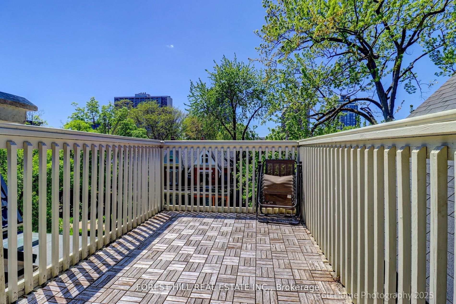 379 Huron Street photo 23