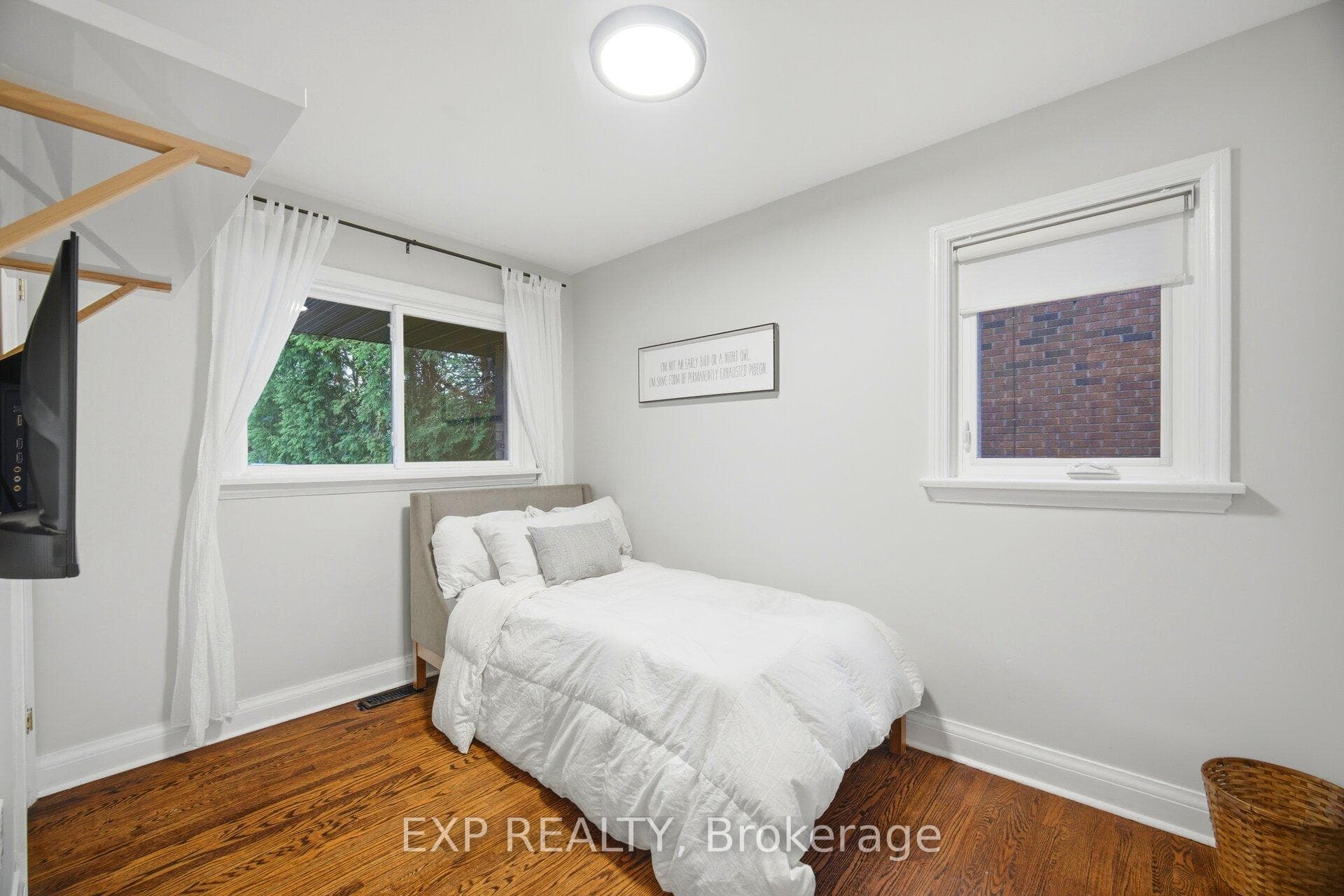 11 Armstrong Street photo 18