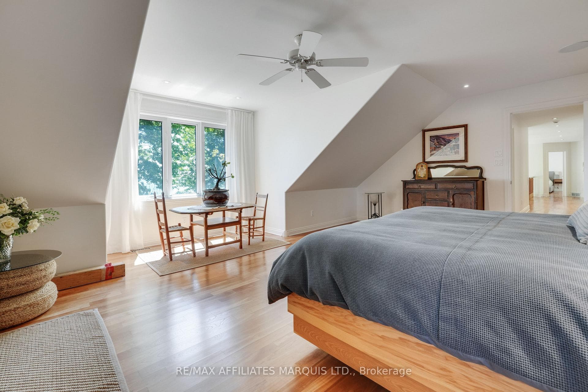 20562 Old Montreal Road photo 27