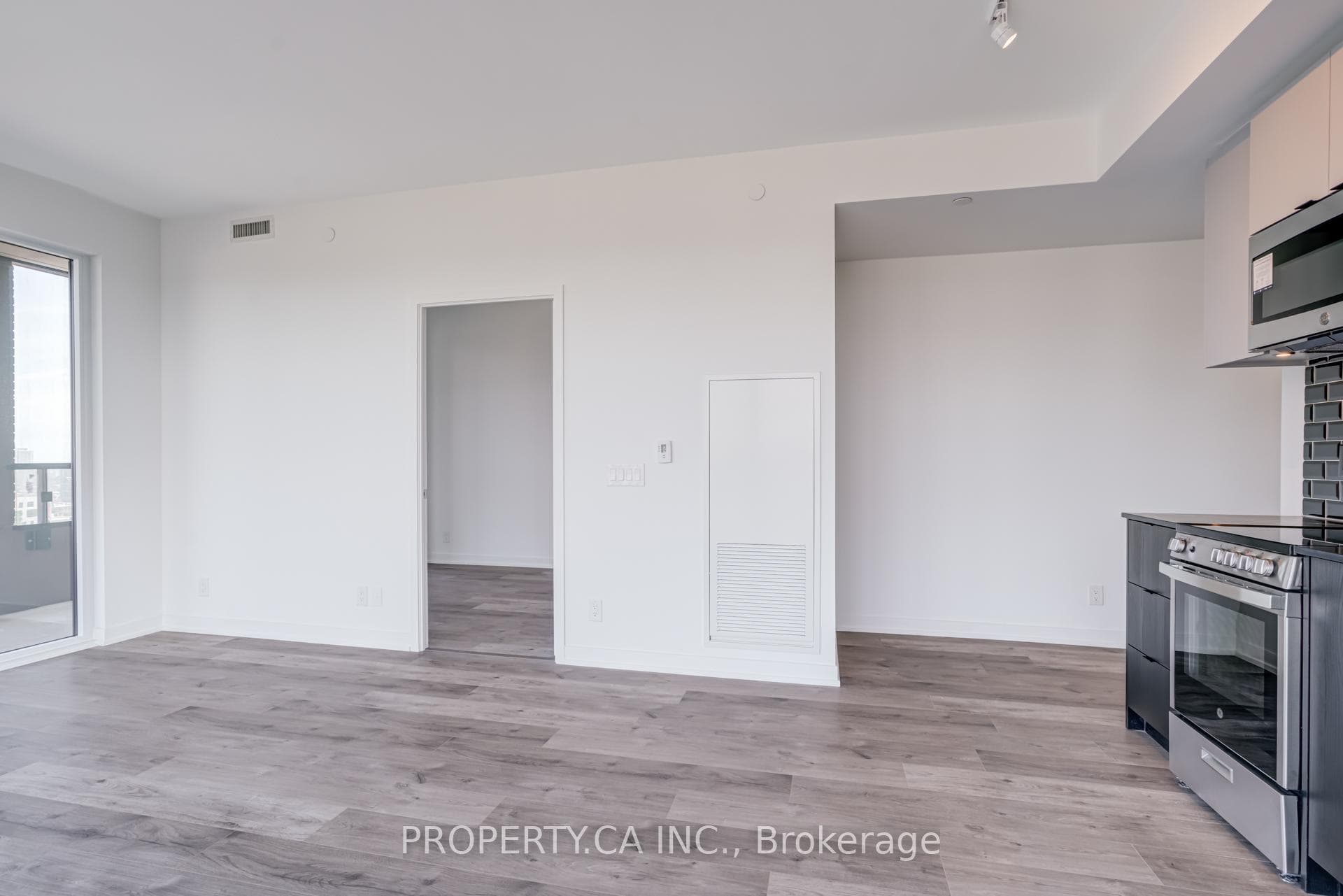 285 Dufferin Street Unit 1007 photo 15
