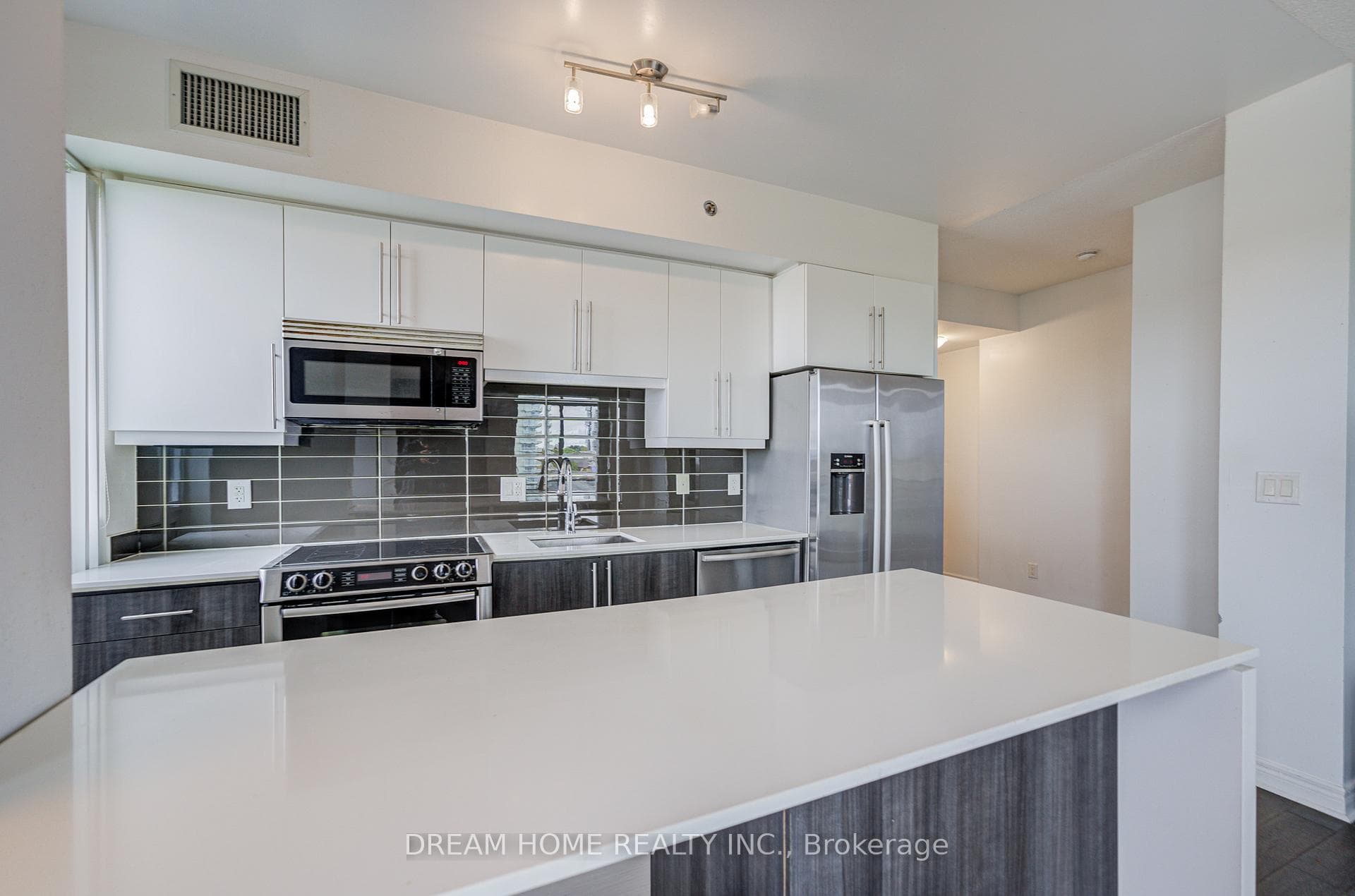 2756 Old Leslie Street Unit 721 photo 10