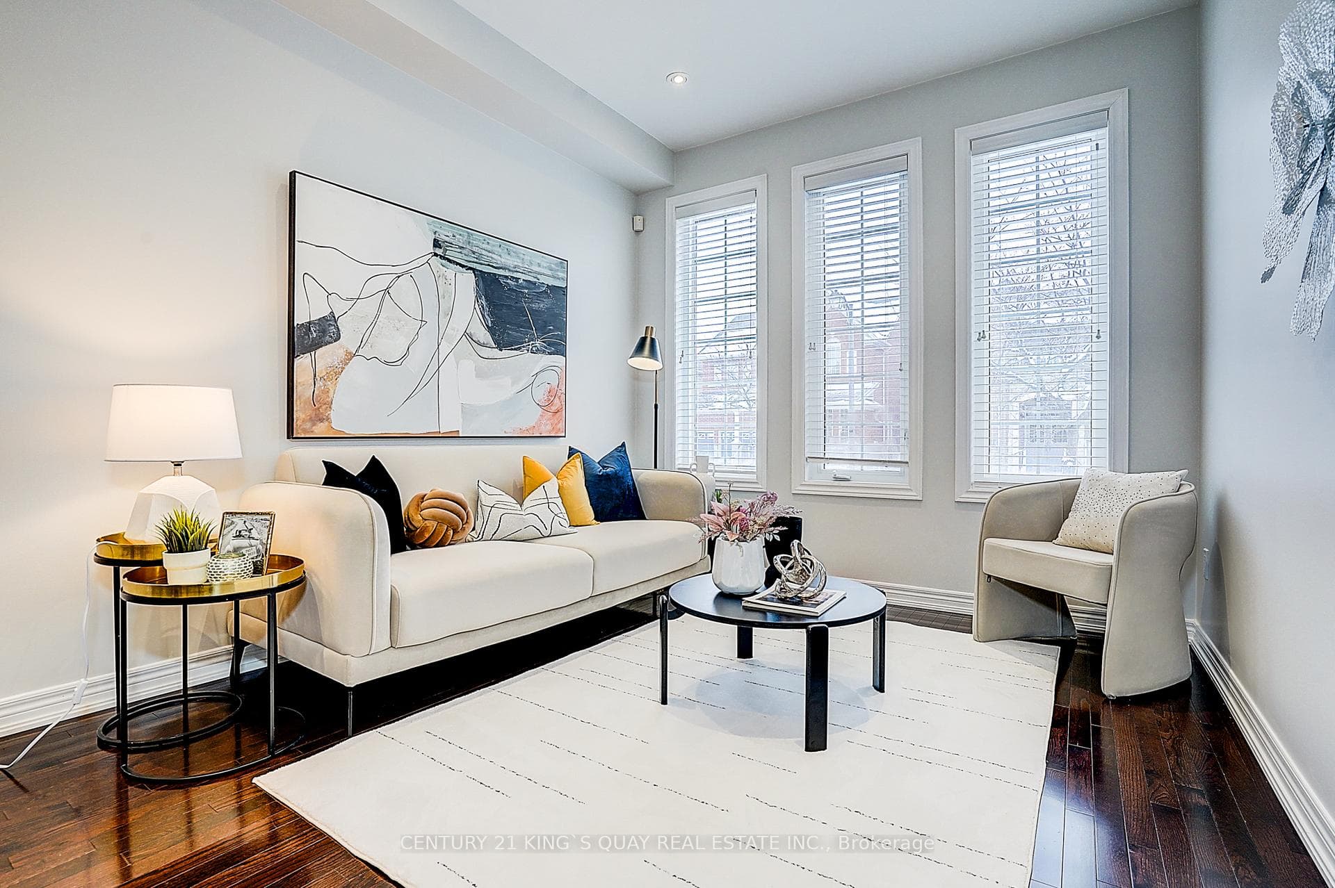 Big Windows with lot of natural lights