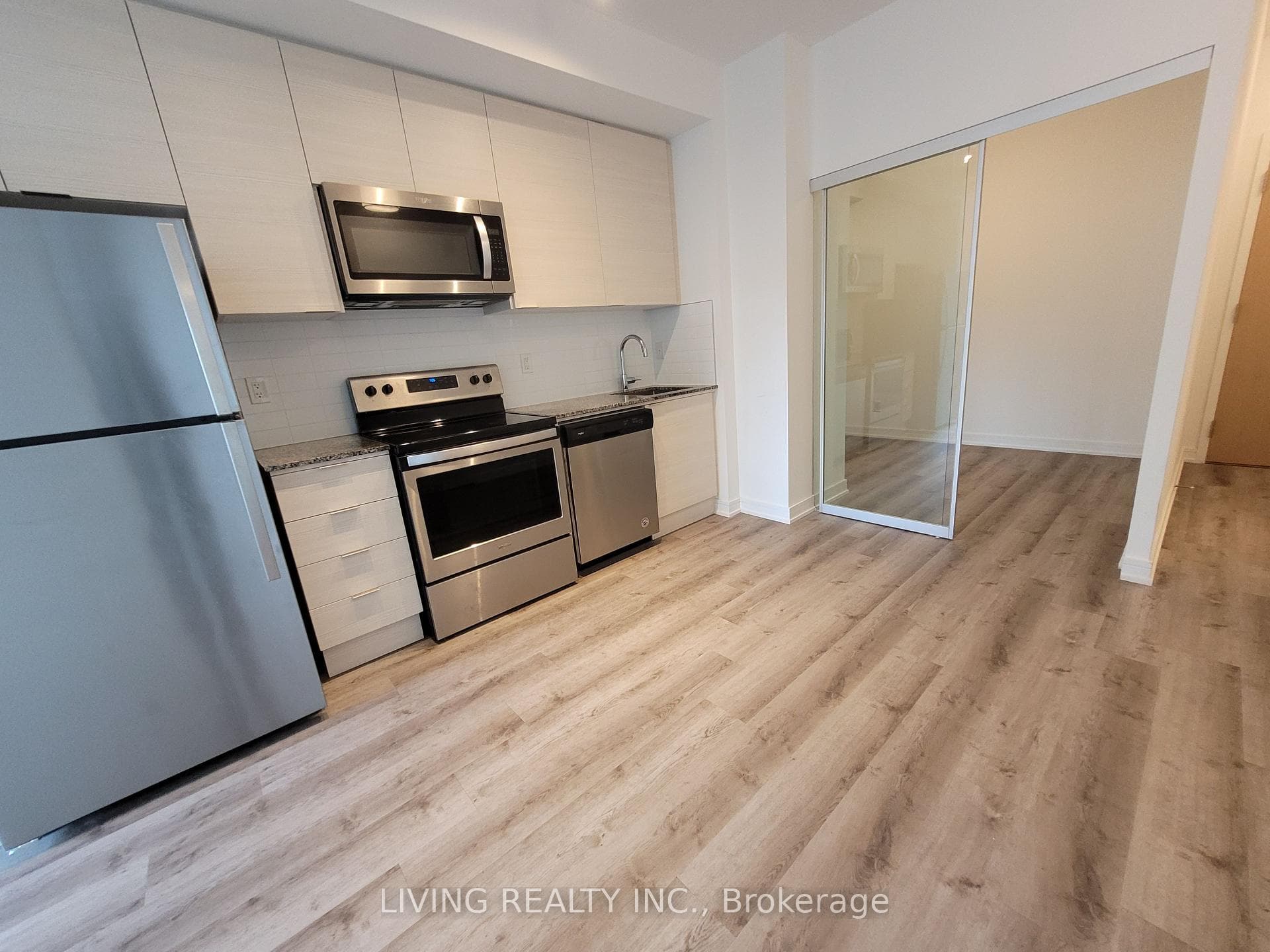 621 Sheppard Avenue Unit 710 photo 2