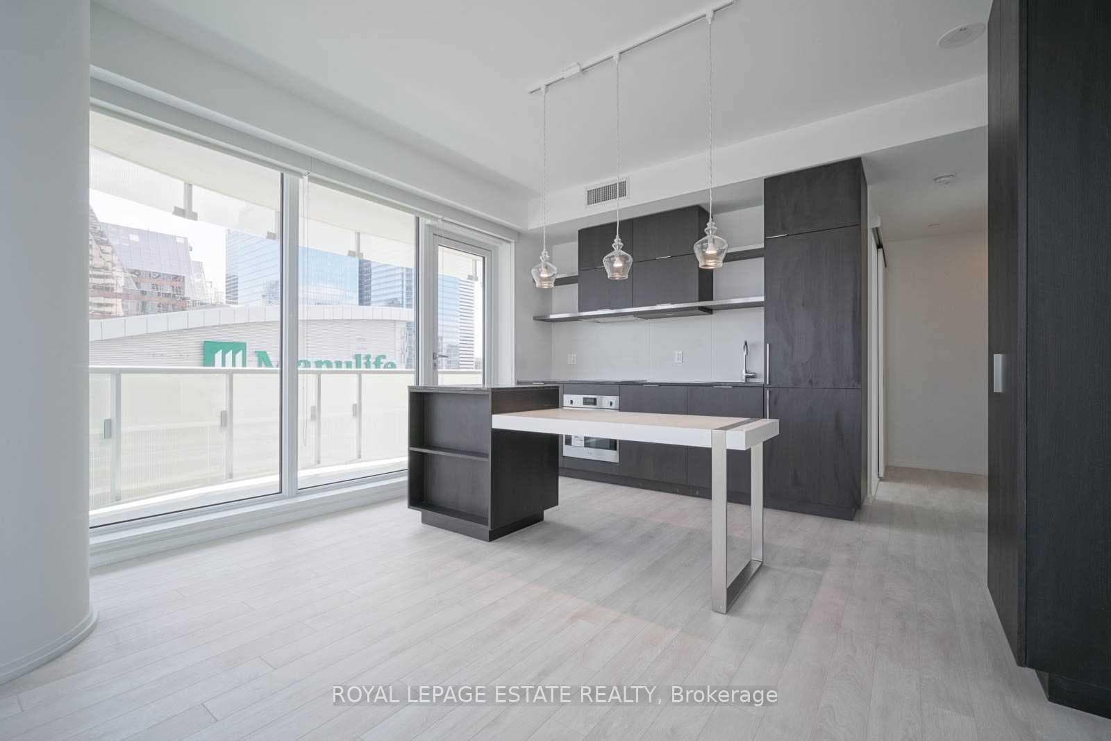 197 Yonge Street Unit 4105 photo 5