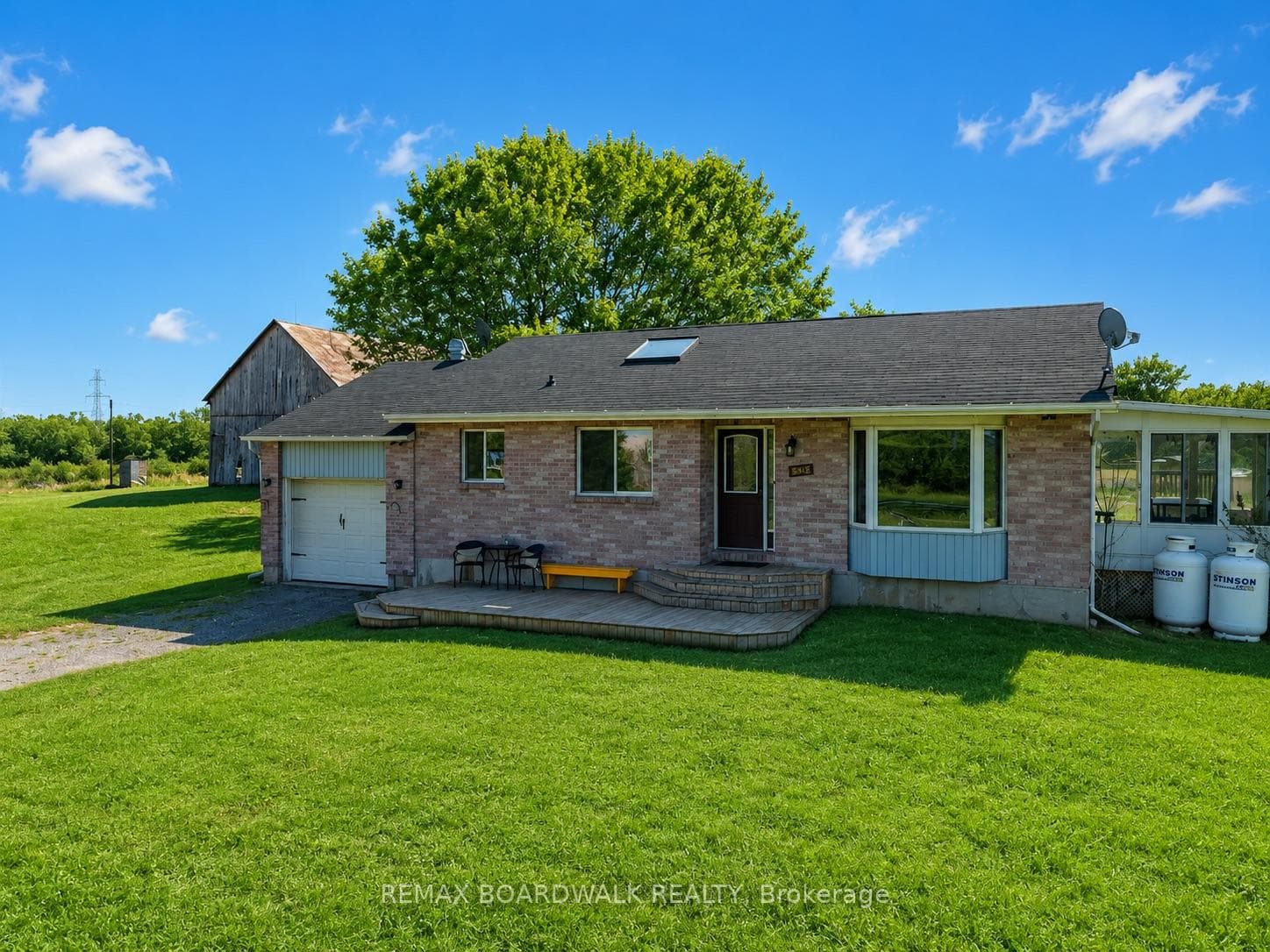 885 Townline Road photo 1