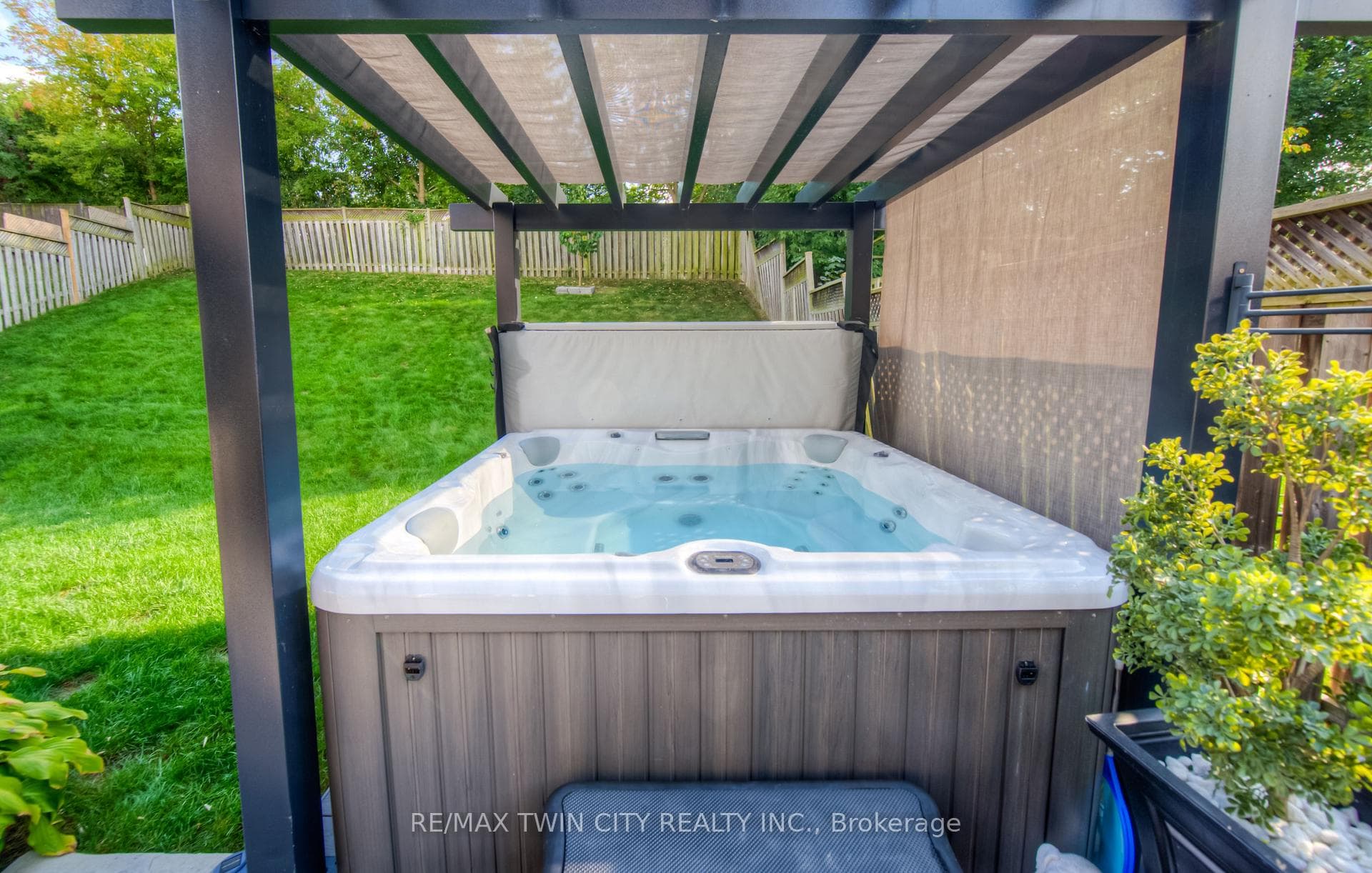 638 MORTIMER Drive photo 37