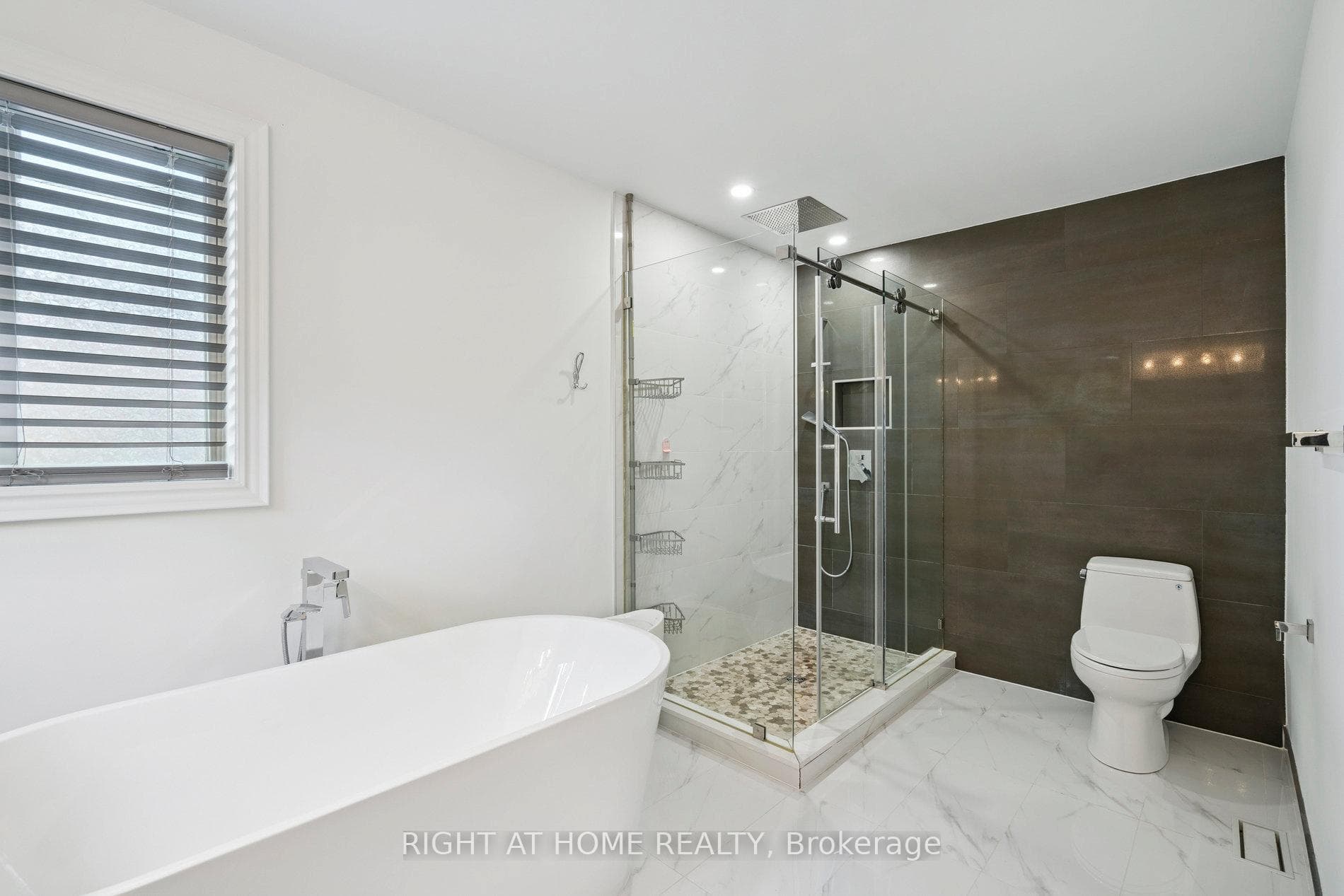 2322 Woodridge Way photo 23