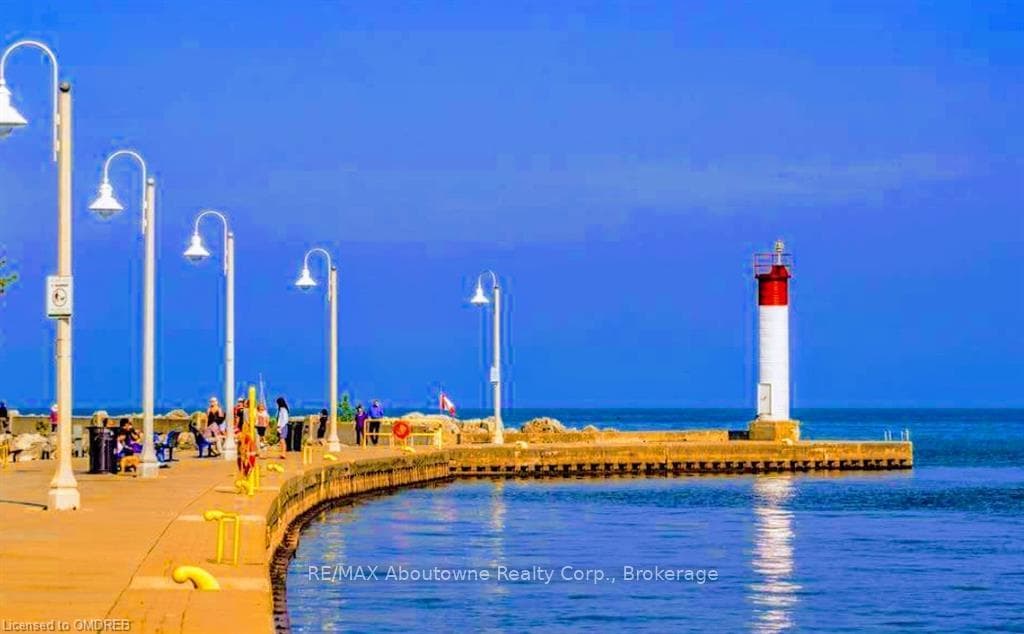 Enjoy Strolling on the Bronte Harbour