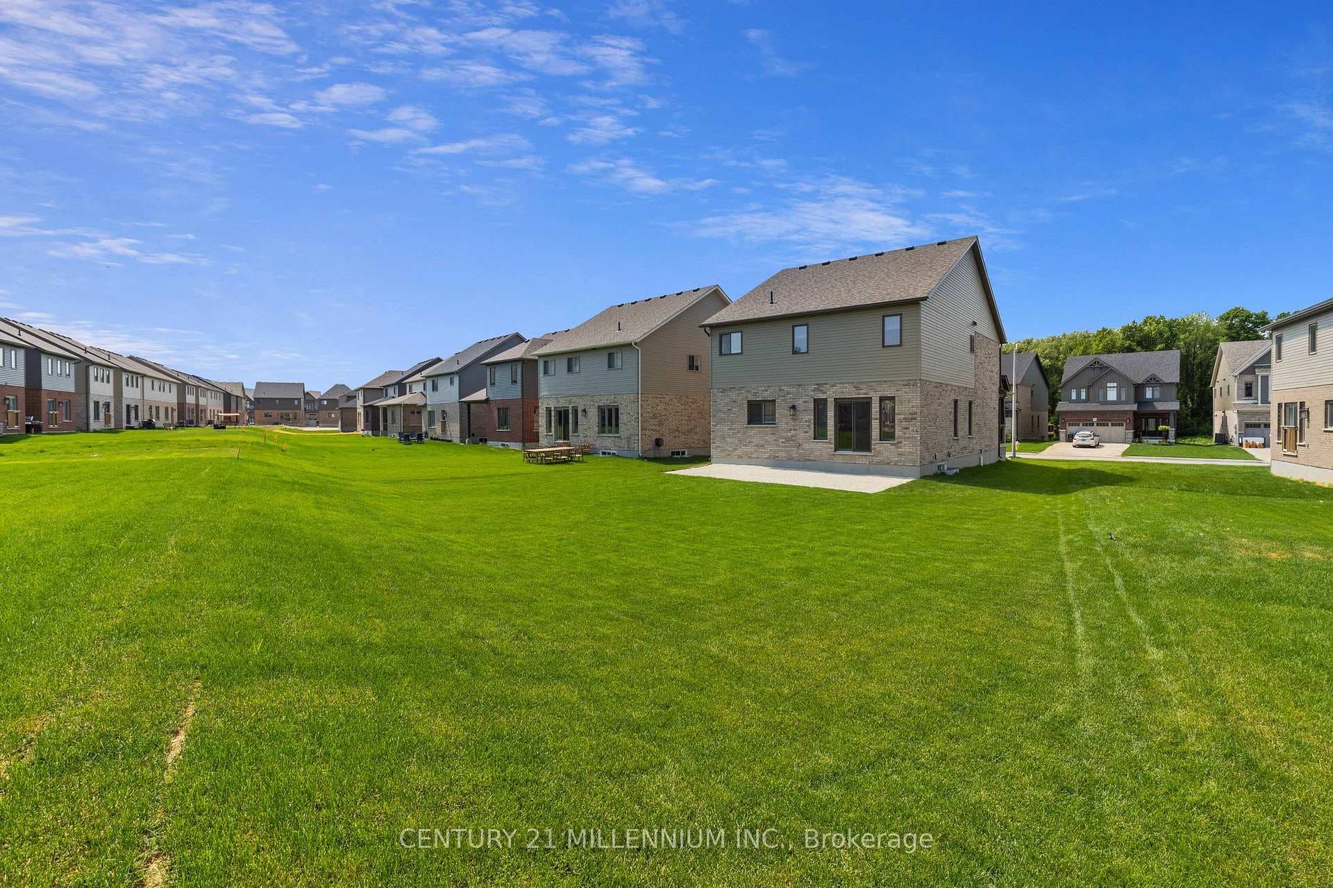 135 Plewes Drive photo 36