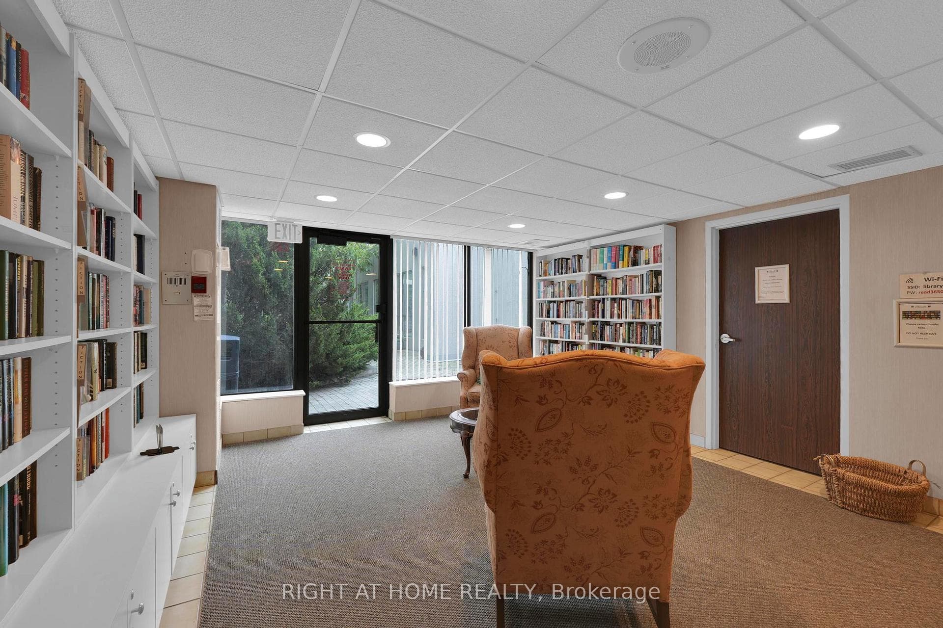 3650 Kaneff Crescent Unit 205 photo 42